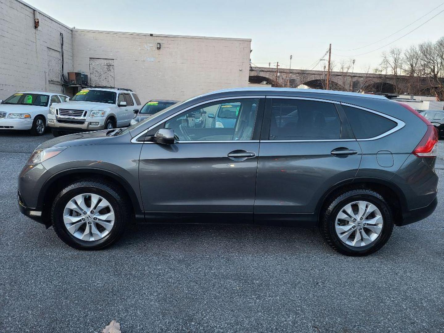 2013 GRAY HONDA CR-V EXL (2HKRM4H77DH) with an 2.4L engine, Automatic transmission, located at 7981 Paxton Street, Harrisburg, PA, 17111, (717) 561-2926, 40.261490, -76.749229 - WE FINANCE!!! Good Credit/ Bad Credit/ No Credit - ALL Trade-Ins Welcomed!!! ***Guaranteed Credit Approval*** APPLY ONLINE or CALL us TODAY ;) Internet Prices and Marketplace Prices are SPECIAL discounted ***CASH DEALS*** Retail Prices are higher. Please call us to discuss your cash and finan - Photo#1