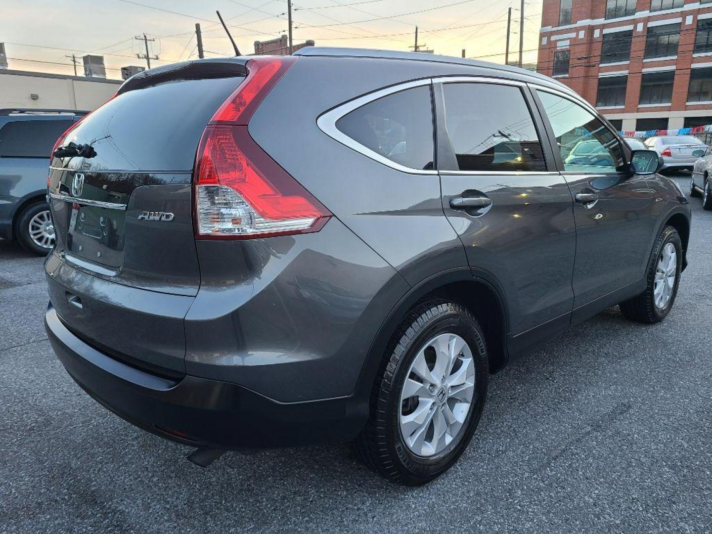 2013 GRAY HONDA CR-V EXL (2HKRM4H77DH) with an 2.4L engine, Automatic transmission, located at 7981 Paxton Street, Harrisburg, PA, 17111, (717) 561-2926, 40.261490, -76.749229 - WE FINANCE!!! Good Credit/ Bad Credit/ No Credit - ALL Trade-Ins Welcomed!!! ***Guaranteed Credit Approval*** APPLY ONLINE or CALL us TODAY ;) Internet Prices and Marketplace Prices are SPECIAL discounted ***CASH DEALS*** Retail Prices are higher. Please call us to discuss your cash and finan - Photo#4