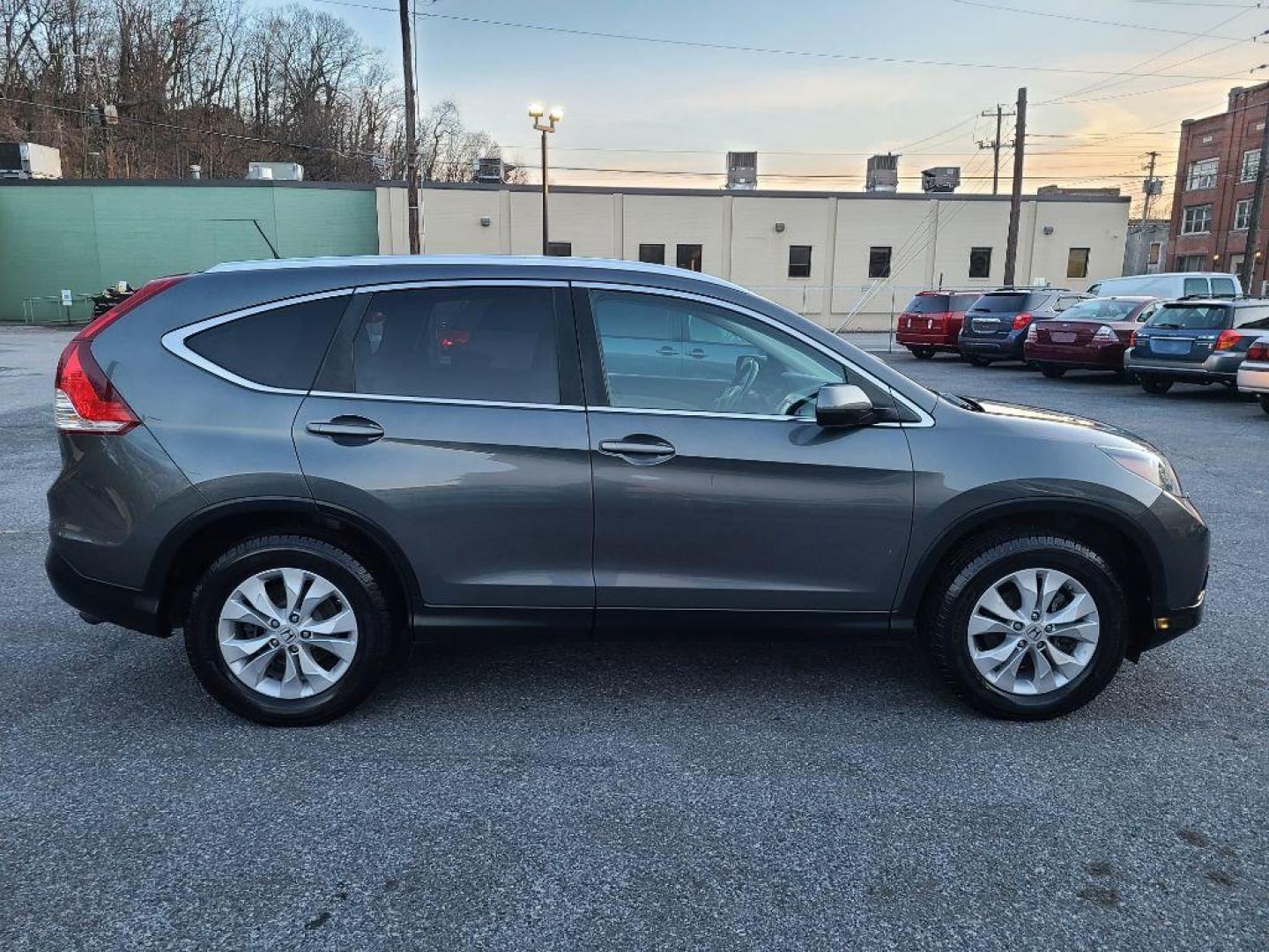 2013 GRAY HONDA CR-V EXL (2HKRM4H77DH) with an 2.4L engine, Automatic transmission, located at 7981 Paxton Street, Harrisburg, PA, 17111, (717) 561-2926, 40.261490, -76.749229 - WE FINANCE!!! Good Credit/ Bad Credit/ No Credit - ALL Trade-Ins Welcomed!!! ***Guaranteed Credit Approval*** APPLY ONLINE or CALL us TODAY ;) Internet Prices and Marketplace Prices are SPECIAL discounted ***CASH DEALS*** Retail Prices are higher. Please call us to discuss your cash and finan - Photo#5