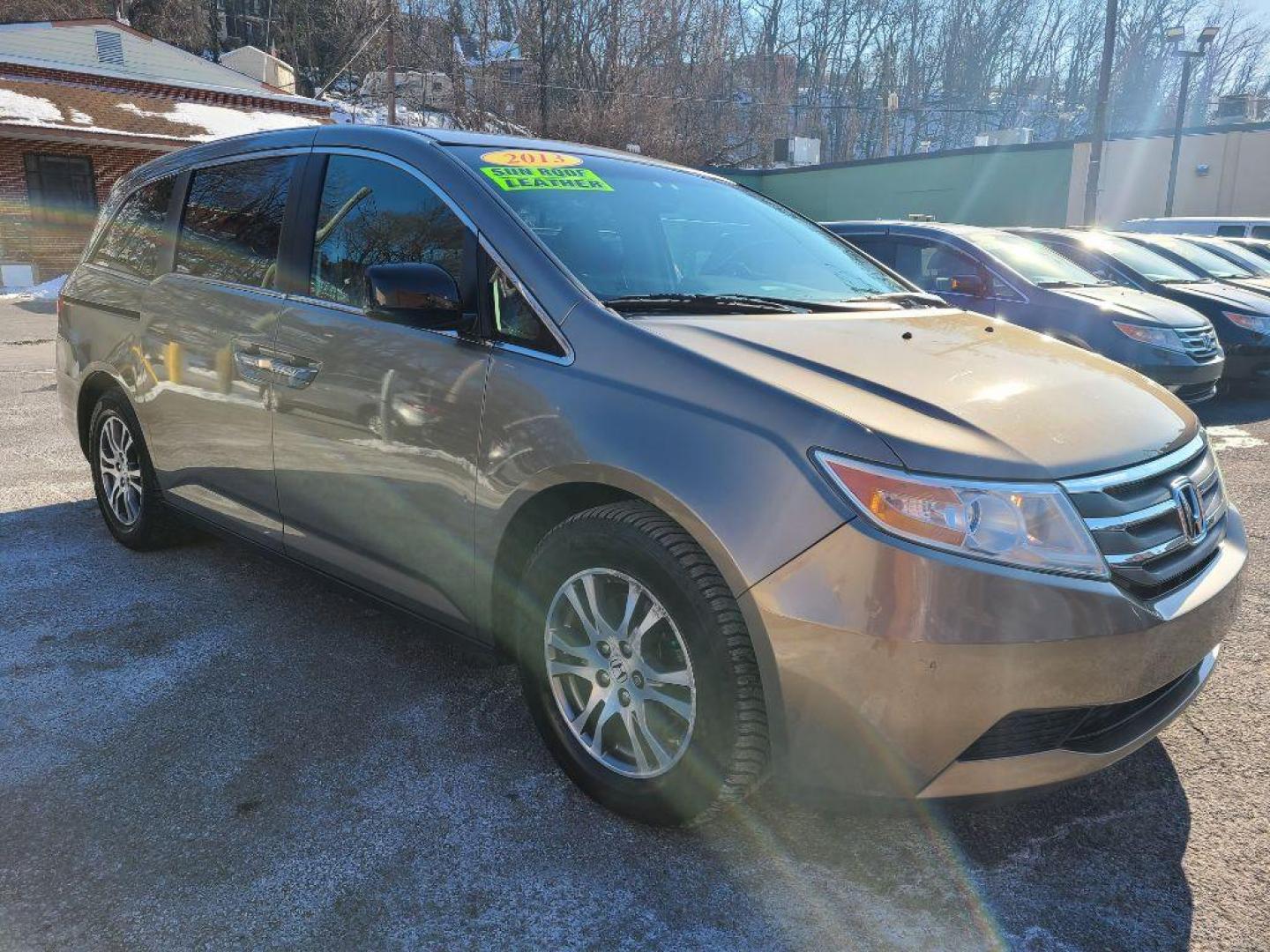 2013 GOLD HONDA ODYSSEY EXL (5FNRL5H62DB) with an 3.5L engine, Automatic transmission, located at 117 North Cameron Street, Harrisburg, PA, 17101, (717) 963-8962, 40.266762, -76.875259 - WE FINANCE!!! Good Credit/ Bad Credit/ No Credit - ALL Trade-Ins Welcomed!!! ***Guaranteed Credit Approval*** APPLY ONLINE or CALL us TODAY ;) Internet Prices and Marketplace Prices are SPECIAL discounted ***CASH DEALS*** Retail Prices are higher. Please call us to discuss your cash and finan - Photo#6