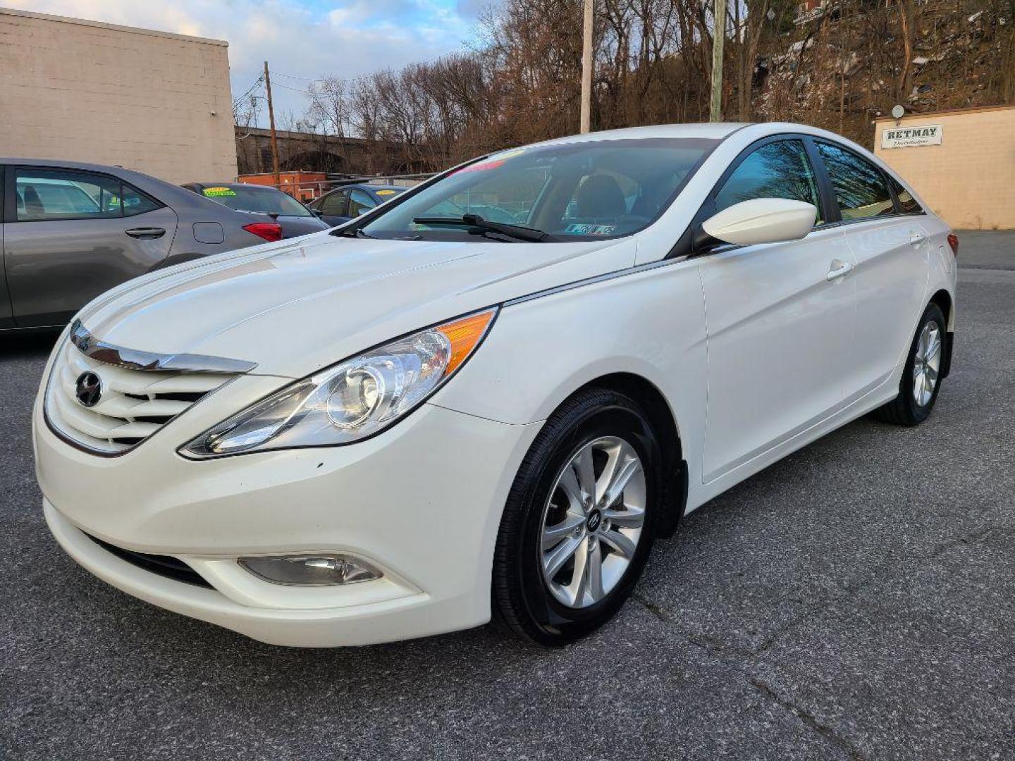 2013 WHITE HYUNDAI SONATA GLS (5NPEB4AC4DH) with an 2.4L engine, Automatic transmission, located at 117 North Cameron Street, Harrisburg, PA, 17101, (717) 963-8962, 40.266762, -76.875259 - WE FINANCE!!! Good Credit/ Bad Credit/ No Credit - ALL Trade-Ins Welcomed!!! ***Guaranteed Credit Approval*** APPLY ONLINE or CALL us TODAY ;) Internet Prices and Marketplace Prices are SPECIAL discounted ***CASH DEALS*** Retail Prices are higher. Please call us to discuss your cash and finan - Photo#0