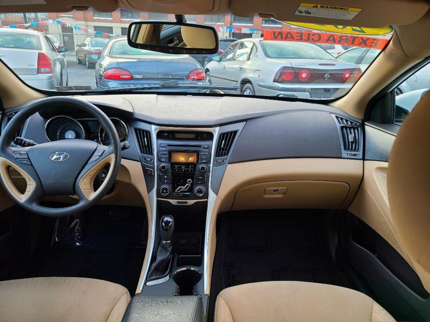 2013 WHITE HYUNDAI SONATA GLS (5NPEB4AC4DH) with an 2.4L engine, Automatic transmission, located at 117 North Cameron Street, Harrisburg, PA, 17101, (717) 963-8962, 40.266762, -76.875259 - WE FINANCE!!! Good Credit/ Bad Credit/ No Credit - ALL Trade-Ins Welcomed!!! ***Guaranteed Credit Approval*** APPLY ONLINE or CALL us TODAY ;) Internet Prices and Marketplace Prices are SPECIAL discounted ***CASH DEALS*** Retail Prices are higher. Please call us to discuss your cash and finan - Photo#9