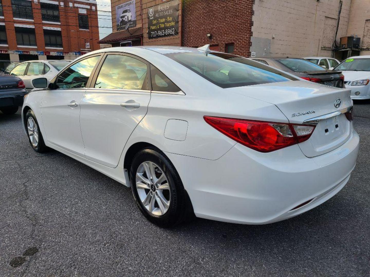 2013 WHITE HYUNDAI SONATA GLS (5NPEB4AC4DH) with an 2.4L engine, Automatic transmission, located at 117 North Cameron Street, Harrisburg, PA, 17101, (717) 963-8962, 40.266762, -76.875259 - WE FINANCE!!! Good Credit/ Bad Credit/ No Credit - ALL Trade-Ins Welcomed!!! ***Guaranteed Credit Approval*** APPLY ONLINE or CALL us TODAY ;) Internet Prices and Marketplace Prices are SPECIAL discounted ***CASH DEALS*** Retail Prices are higher. Please call us to discuss your cash and finan - Photo#2