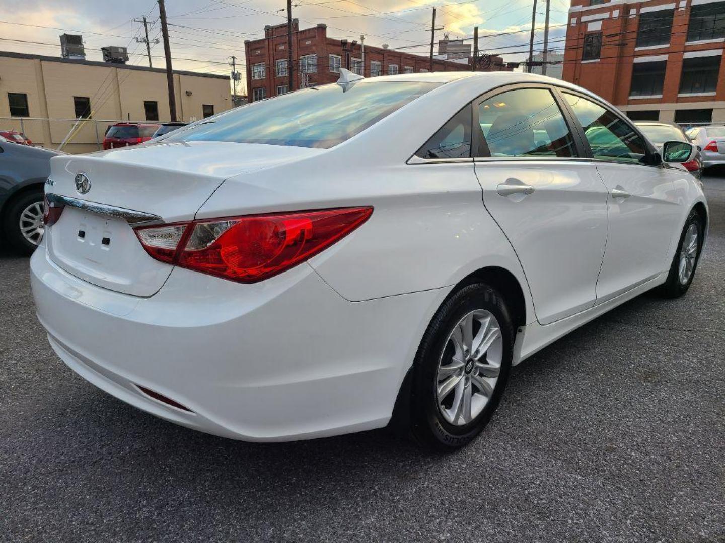 2013 WHITE HYUNDAI SONATA GLS (5NPEB4AC4DH) with an 2.4L engine, Automatic transmission, located at 117 North Cameron Street, Harrisburg, PA, 17101, (717) 963-8962, 40.266762, -76.875259 - WE FINANCE!!! Good Credit/ Bad Credit/ No Credit - ALL Trade-Ins Welcomed!!! ***Guaranteed Credit Approval*** APPLY ONLINE or CALL us TODAY ;) Internet Prices and Marketplace Prices are SPECIAL discounted ***CASH DEALS*** Retail Prices are higher. Please call us to discuss your cash and finan - Photo#4