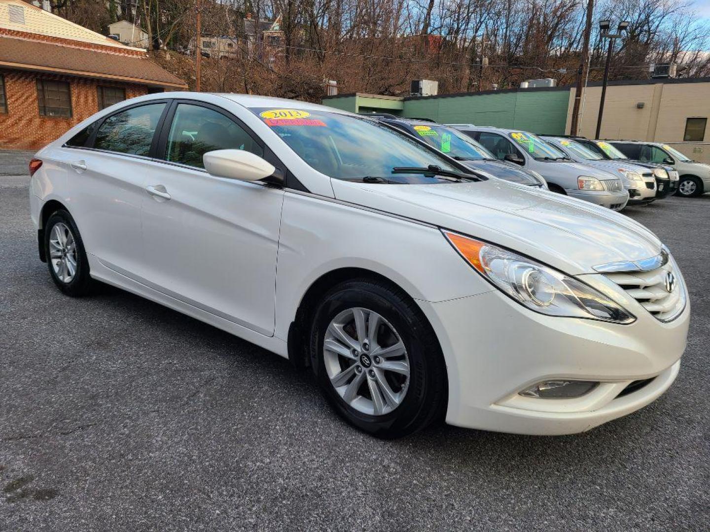 2013 WHITE HYUNDAI SONATA GLS (5NPEB4AC4DH) with an 2.4L engine, Automatic transmission, located at 117 North Cameron Street, Harrisburg, PA, 17101, (717) 963-8962, 40.266762, -76.875259 - WE FINANCE!!! Good Credit/ Bad Credit/ No Credit - ALL Trade-Ins Welcomed!!! ***Guaranteed Credit Approval*** APPLY ONLINE or CALL us TODAY ;) Internet Prices and Marketplace Prices are SPECIAL discounted ***CASH DEALS*** Retail Prices are higher. Please call us to discuss your cash and finan - Photo#6