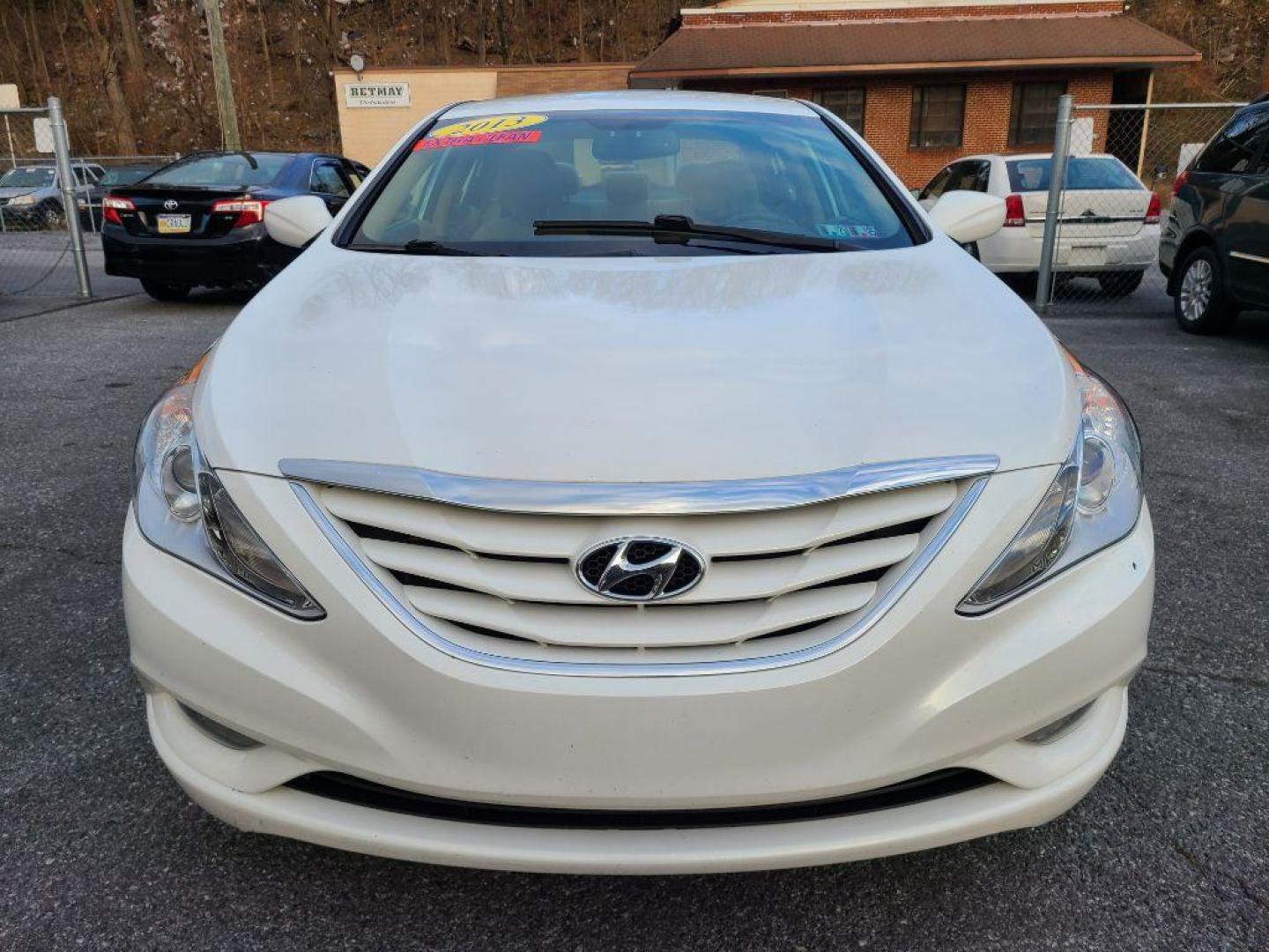 2013 WHITE HYUNDAI SONATA GLS (5NPEB4AC4DH) with an 2.4L engine, Automatic transmission, located at 117 North Cameron Street, Harrisburg, PA, 17101, (717) 963-8962, 40.266762, -76.875259 - WE FINANCE!!! Good Credit/ Bad Credit/ No Credit - ALL Trade-Ins Welcomed!!! ***Guaranteed Credit Approval*** APPLY ONLINE or CALL us TODAY ;) Internet Prices and Marketplace Prices are SPECIAL discounted ***CASH DEALS*** Retail Prices are higher. Please call us to discuss your cash and finan - Photo#7