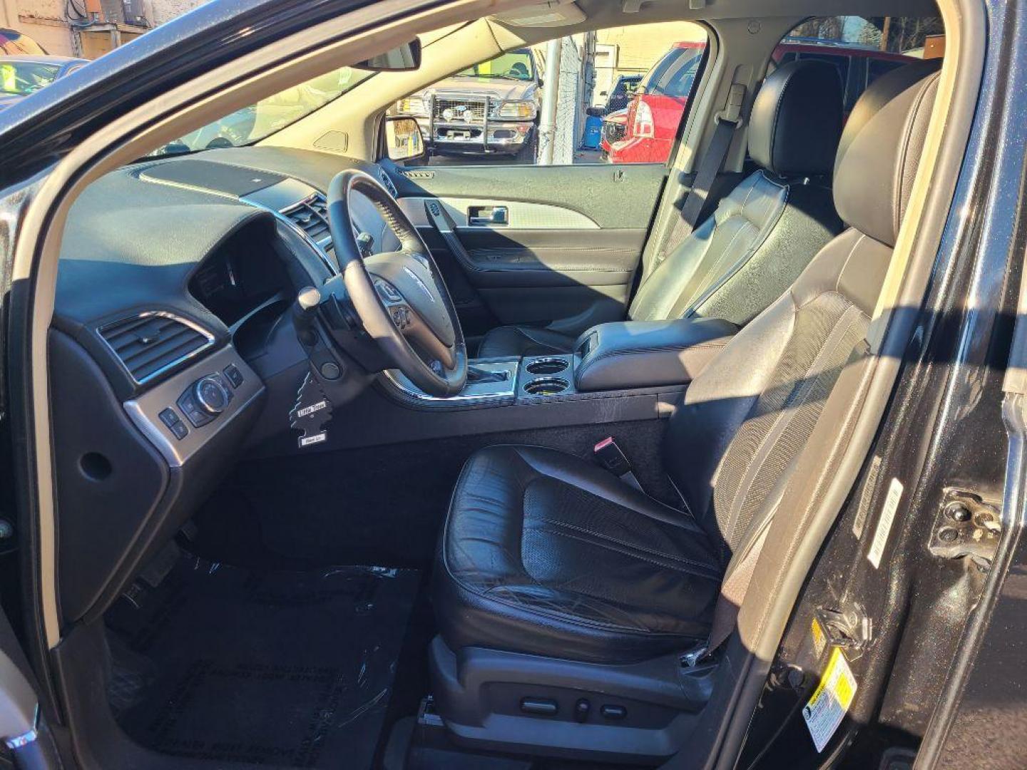 2013 BLACK LINCOLN MKX AWD (2LMDJ8JK8DB) with an 3.7L engine, Automatic transmission, located at 7981 Paxton Street, Harrisburg, PA, 17111, (717) 561-2926, 40.261490, -76.749229 - WE FINANCE!!! Good Credit/ Bad Credit/ No Credit - ALL Trade-Ins Welcomed!!! ***Guaranteed Credit Approval*** APPLY ONLINE or CALL us TODAY ;) Internet Prices and Marketplace Prices are SPECIAL discounted ***CASH DEALS*** Retail Prices are higher. Please call us to discuss your cash and finan - Photo#13