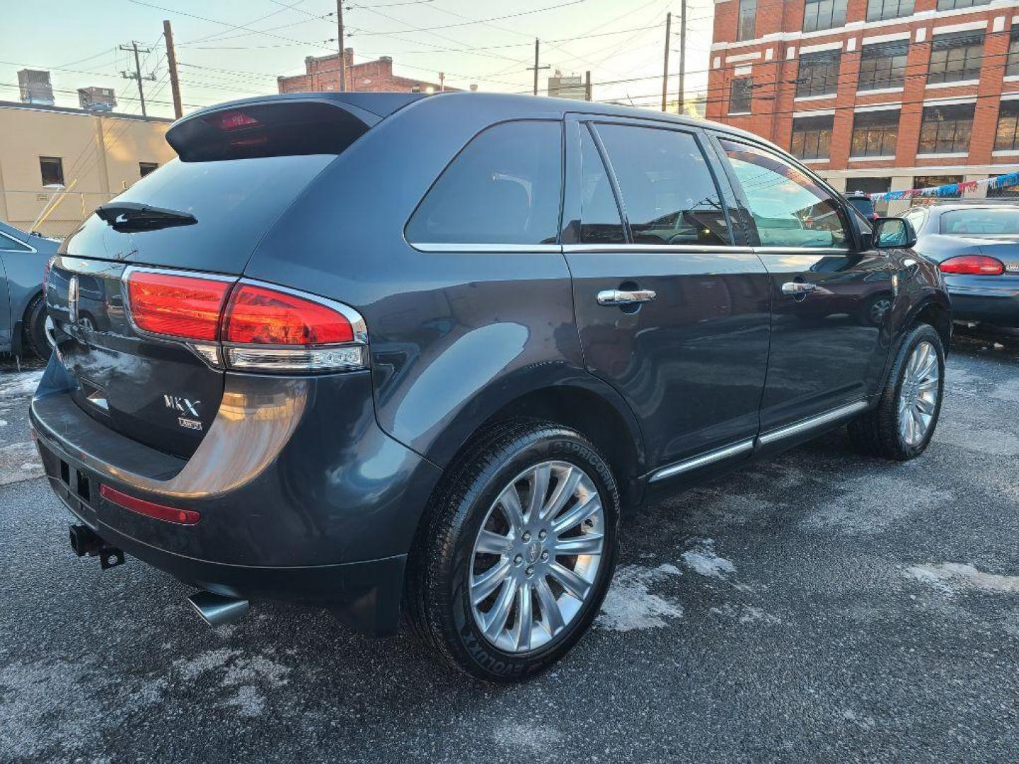 2013 GRAY LINCOLN MKX AWD (2LMDJ8JK4DB) with an 3.7L engine, Automatic transmission, located at 7981 Paxton Street, Harrisburg, PA, 17111, (717) 561-2926, 40.261490, -76.749229 - WE FINANCE!!! Good Credit/ Bad Credit/ No Credit - ALL Trade-Ins Welcomed!!! ***Guaranteed Credit Approval*** APPLY ONLINE or CALL us TODAY ;) Internet Prices and Marketplace Prices are SPECIAL discounted ***CASH DEALS*** Retail Prices are higher. Please call us to discuss your cash and finan - Photo#4