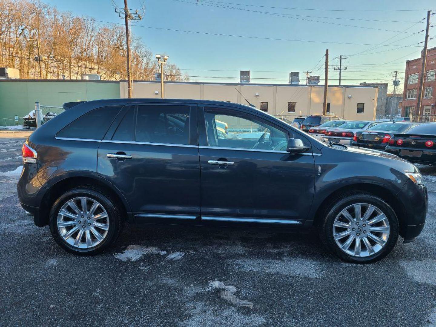 2013 GRAY LINCOLN MKX AWD (2LMDJ8JK4DB) with an 3.7L engine, Automatic transmission, located at 7981 Paxton Street, Harrisburg, PA, 17111, (717) 561-2926, 40.261490, -76.749229 - WE FINANCE!!! Good Credit/ Bad Credit/ No Credit - ALL Trade-Ins Welcomed!!! ***Guaranteed Credit Approval*** APPLY ONLINE or CALL us TODAY ;) Internet Prices and Marketplace Prices are SPECIAL discounted ***CASH DEALS*** Retail Prices are higher. Please call us to discuss your cash and finan - Photo#5