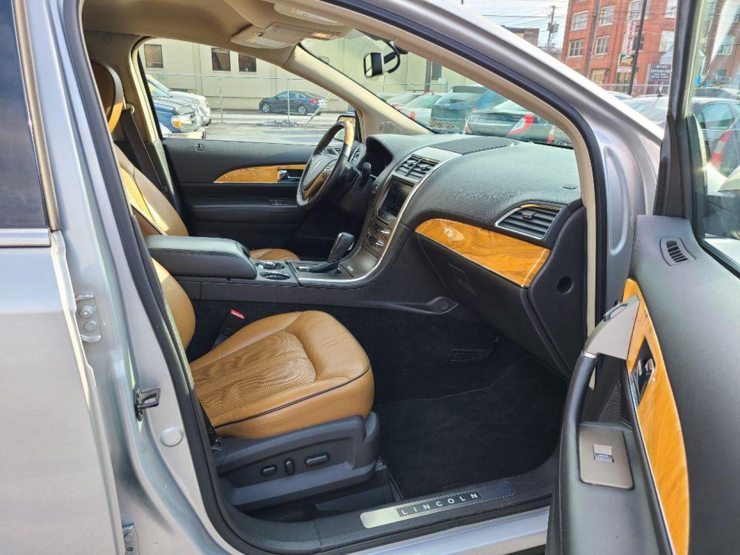 2013 SILVER LINCOLN MKX (2LMDJ8JK4DB) with an 3.7L engine, Automatic transmission, located at 117 North Cameron Street, Harrisburg, PA, 17101, (717) 963-8962, 40.266762, -76.875259 - WE FINANCE!!! Good Credit/ Bad Credit/ No Credit - ALL Trade-Ins Welcomed!!! ***Guaranteed Credit Approval*** APPLY ONLINE or CALL us TODAY ;) Internet Prices and Marketplace Prices are SPECIAL discounted ***CASH DEALS*** Retail Prices are higher. Please call us to discuss your cash and finan - Photo#13