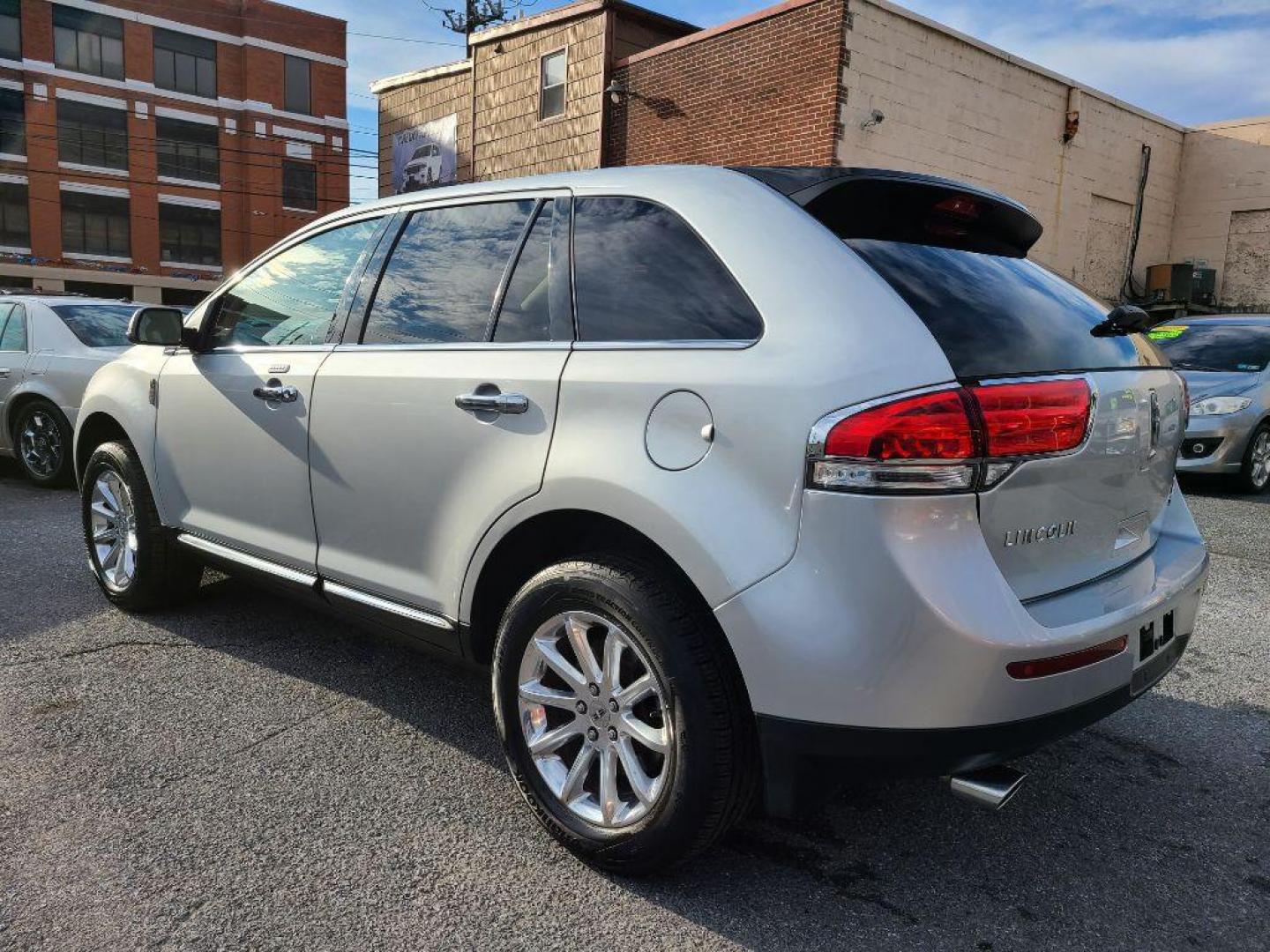 2013 SILVER LINCOLN MKX (2LMDJ8JK4DB) with an 3.7L engine, Automatic transmission, located at 117 North Cameron Street, Harrisburg, PA, 17101, (717) 963-8962, 40.266762, -76.875259 - WE FINANCE!!! Good Credit/ Bad Credit/ No Credit - ALL Trade-Ins Welcomed!!! ***Guaranteed Credit Approval*** APPLY ONLINE or CALL us TODAY ;) Internet Prices and Marketplace Prices are SPECIAL discounted ***CASH DEALS*** Retail Prices are higher. Please call us to discuss your cash and finan - Photo#2