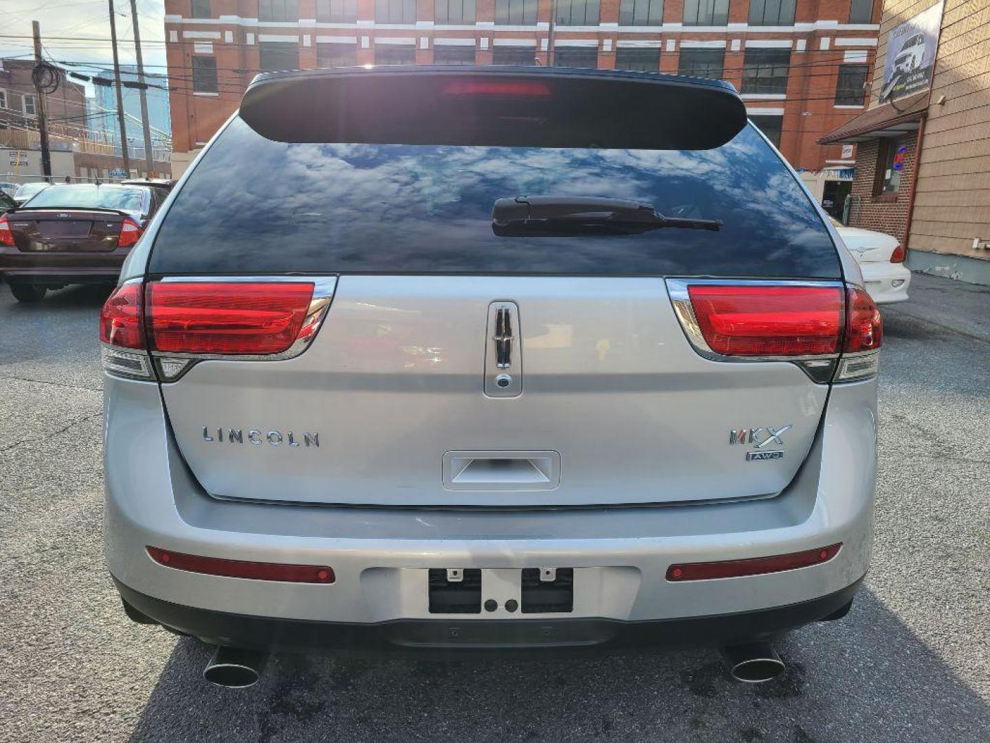 2013 SILVER LINCOLN MKX (2LMDJ8JK4DB) with an 3.7L engine, Automatic transmission, located at 117 North Cameron Street, Harrisburg, PA, 17101, (717) 963-8962, 40.266762, -76.875259 - WE FINANCE!!! Good Credit/ Bad Credit/ No Credit - ALL Trade-Ins Welcomed!!! ***Guaranteed Credit Approval*** APPLY ONLINE or CALL us TODAY ;) Internet Prices and Marketplace Prices are SPECIAL discounted ***CASH DEALS*** Retail Prices are higher. Please call us to discuss your cash and finan - Photo#3