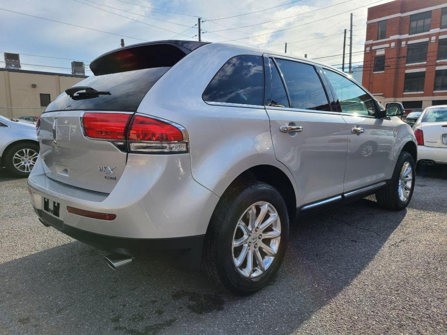 2013 SILVER LINCOLN MKX (2LMDJ8JK4DB) with an 3.7L engine, Automatic transmission, located at 117 North Cameron Street, Harrisburg, PA, 17101, (717) 963-8962, 40.266762, -76.875259 - WE FINANCE!!! Good Credit/ Bad Credit/ No Credit - ALL Trade-Ins Welcomed!!! ***Guaranteed Credit Approval*** APPLY ONLINE or CALL us TODAY ;) Internet Prices and Marketplace Prices are SPECIAL discounted ***CASH DEALS*** Retail Prices are higher. Please call us to discuss your cash and finan - Photo#4