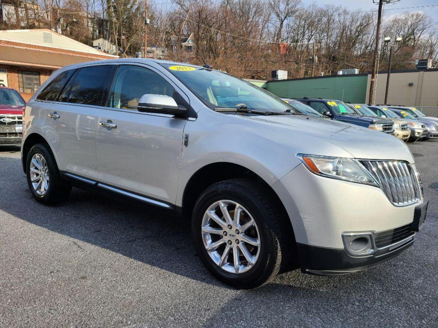 2013 SILVER LINCOLN MKX (2LMDJ8JK4DB) with an 3.7L engine, Automatic transmission, located at 117 North Cameron Street, Harrisburg, PA, 17101, (717) 963-8962, 40.266762, -76.875259 - WE FINANCE!!! Good Credit/ Bad Credit/ No Credit - ALL Trade-Ins Welcomed!!! ***Guaranteed Credit Approval*** APPLY ONLINE or CALL us TODAY ;) Internet Prices and Marketplace Prices are SPECIAL discounted ***CASH DEALS*** Retail Prices are higher. Please call us to discuss your cash and finan - Photo#6