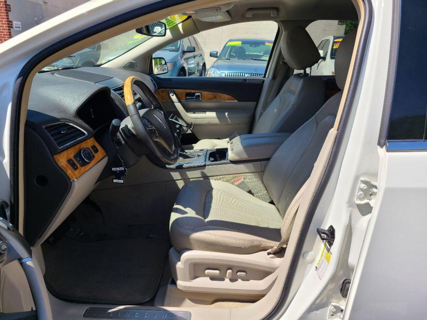 2013 WHITE LINCOLN MKX UTILITY (2LMDJ6JK7DB) with an 3.7L engine, Automatic transmission, located at 7981 Paxton Street, Harrisburg, PA, 17111, (717) 561-2926, 40.261490, -76.749229 - WE FINANCE!!! Good Credit/ Bad Credit/ No Credit - ALL Trade-Ins Welcomed!!! ***Guaranteed Credit Approval*** APPLY ONLINE or CALL us TODAY ;) Internet Prices and Marketplace Prices are SPECIAL discounted ***CASH DEALS*** Retail Prices are higher. Please call us to discuss your cash and finan - Photo#13