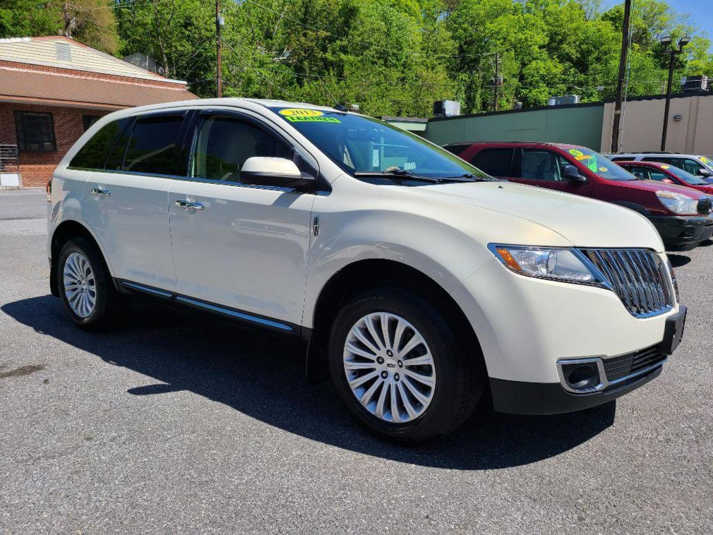 2013 WHITE LINCOLN MKX UTILITY (2LMDJ6JK7DB) with an 3.7L engine, Automatic transmission, located at 7981 Paxton Street, Harrisburg, PA, 17111, (717) 561-2926, 40.261490, -76.749229 - WE FINANCE!!! Good Credit/ Bad Credit/ No Credit - ALL Trade-Ins Welcomed!!! ***Guaranteed Credit Approval*** APPLY ONLINE or CALL us TODAY ;) Internet Prices and Marketplace Prices are SPECIAL discounted ***CASH DEALS*** Retail Prices are higher. Please call us to discuss your cash and finan - Photo#6