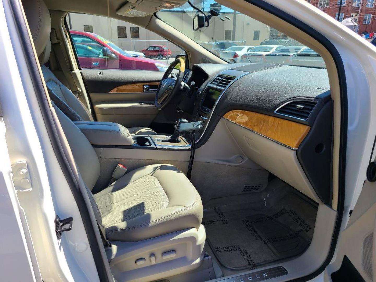 2013 WHITE LINCOLN MKX UTILITY (2LMDJ6JK7DB) with an 3.7L engine, Automatic transmission, located at 7981 Paxton Street, Harrisburg, PA, 17111, (717) 561-2926, 40.261490, -76.749229 - WE FINANCE!!! Good Credit/ Bad Credit/ No Credit - ALL Trade-Ins Welcomed!!! ***Guaranteed Credit Approval*** APPLY ONLINE or CALL us TODAY ;) Internet Prices and Marketplace Prices are SPECIAL discounted ***CASH DEALS*** Retail Prices are higher. Please call us to discuss your cash and finan - Photo#8