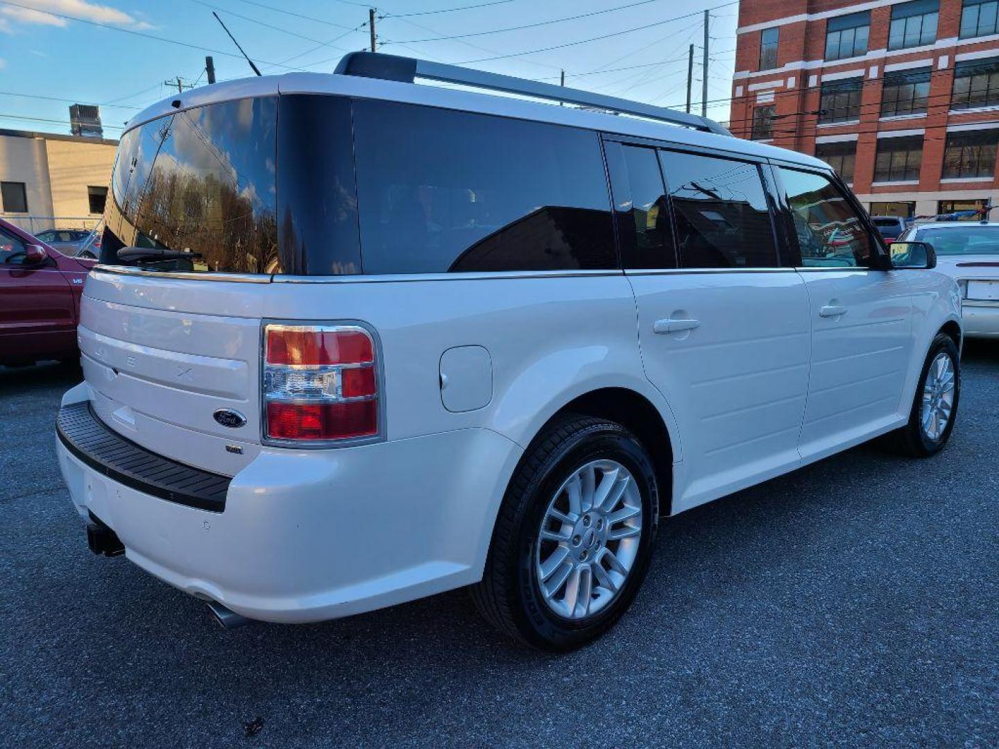 2014 WHITE FORD FLEX SEL (2FMHK6C83EB) with an 3.5L engine, Automatic transmission, located at 7981 Paxton Street, Harrisburg, PA, 17111, (717) 561-2926, 40.261490, -76.749229 - WE FINANCE!!! Good Credit/ Bad Credit/ No Credit - ALL Trade-Ins Welcomed!!! ***Guaranteed Credit Approval*** APPLY ONLINE or CALL us TODAY ;) Internet Prices and Marketplace Prices are SPECIAL discounted ***CASH DEALS*** Retail Prices are higher. Please call us to discuss your cash and finan - Photo#4