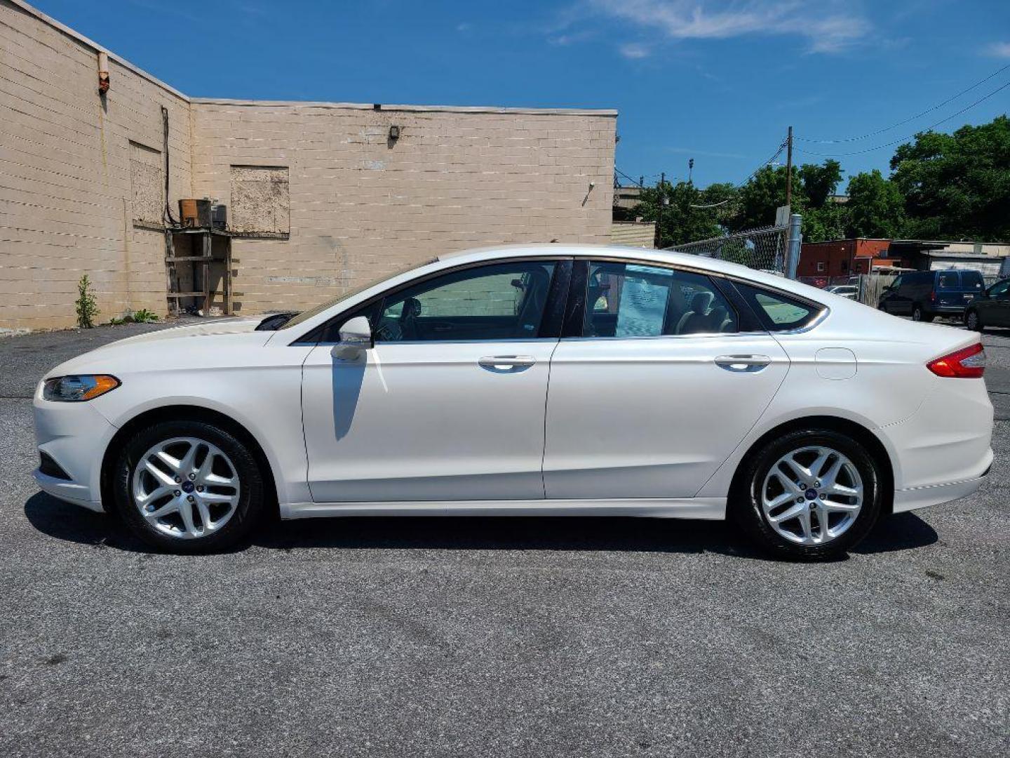 2014 WHITE FORD FUSION SE (1FA6P0H75E5) with an 2.5L engine, Automatic transmission, located at 7981 Paxton Street, Harrisburg, PA, 17111, (717) 561-2926, 40.261490, -76.749229 - WE FINANCE!!! Good Credit/ Bad Credit/ No Credit - ALL Trade-Ins Welcomed!!! ***Guaranteed Credit Approval*** APPLY ONLINE or CALL us TODAY ;) Internet Prices and Marketplace Prices are SPECIAL discounted ***CASH DEALS*** Retail Prices are higher. Please call us to discuss your cash and finan - Photo#1