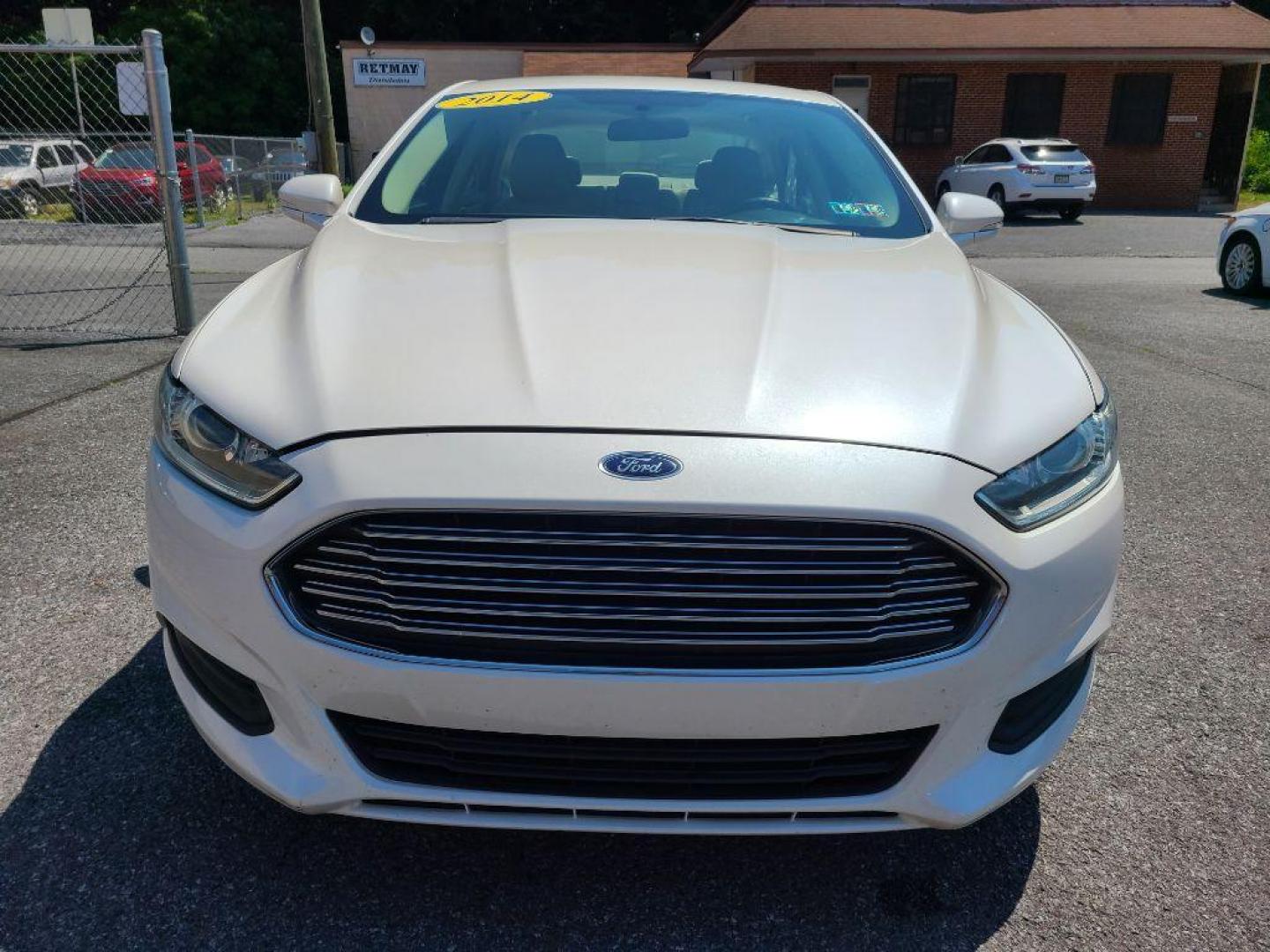 2014 WHITE FORD FUSION SE (1FA6P0H75E5) with an 2.5L engine, Automatic transmission, located at 7981 Paxton Street, Harrisburg, PA, 17111, (717) 561-2926, 40.261490, -76.749229 - WE FINANCE!!! Good Credit/ Bad Credit/ No Credit - ALL Trade-Ins Welcomed!!! ***Guaranteed Credit Approval*** APPLY ONLINE or CALL us TODAY ;) Internet Prices and Marketplace Prices are SPECIAL discounted ***CASH DEALS*** Retail Prices are higher. Please call us to discuss your cash and finan - Photo#7