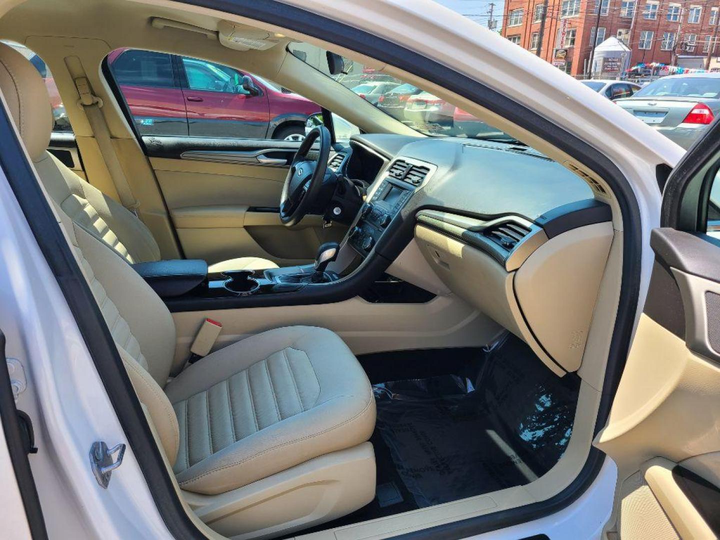 2014 WHITE FORD FUSION SE (1FA6P0H75E5) with an 2.5L engine, Automatic transmission, located at 7981 Paxton Street, Harrisburg, PA, 17111, (717) 561-2926, 40.261490, -76.749229 - WE FINANCE!!! Good Credit/ Bad Credit/ No Credit - ALL Trade-Ins Welcomed!!! ***Guaranteed Credit Approval*** APPLY ONLINE or CALL us TODAY ;) Internet Prices and Marketplace Prices are SPECIAL discounted ***CASH DEALS*** Retail Prices are higher. Please call us to discuss your cash and finan - Photo#8