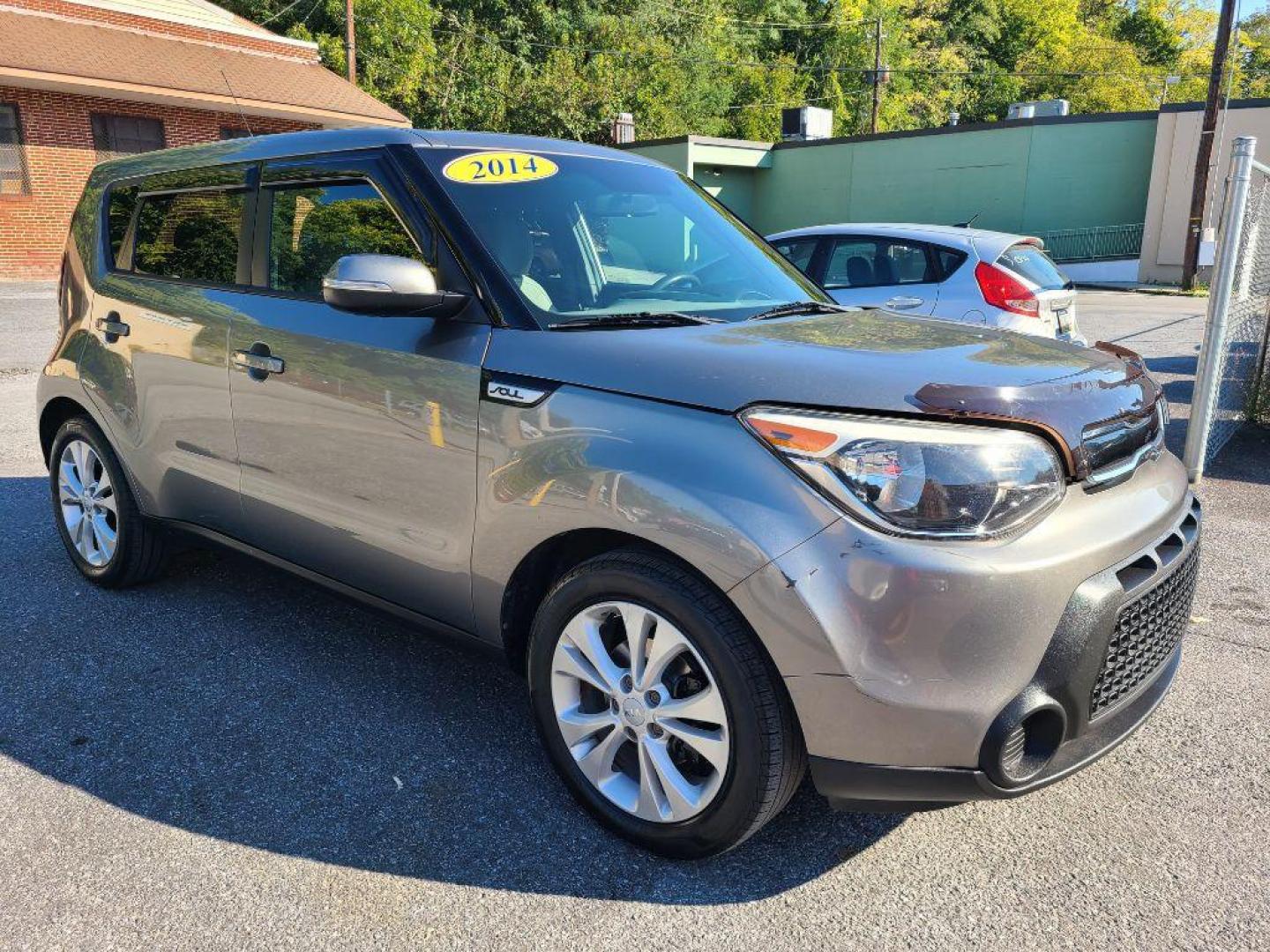 2014 GREEN KIA SOUL + (KNDJP3A54E7) with an 2.0L engine, Automatic transmission, located at 117 North Cameron Street, Harrisburg, PA, 17101, (717) 963-8962, 40.266762, -76.875259 - WE FINANCE!!! Good Credit/ Bad Credit/ No Credit - ALL Trade-Ins Welcomed!!! ***Guaranteed Credit Approval*** APPLY ONLINE or CALL us TODAY ;) Internet Prices and Marketplace Prices are SPECIAL discounted ***CASH DEALS*** Retail Prices are higher. Please call us to discuss your cash and finan - Photo#6