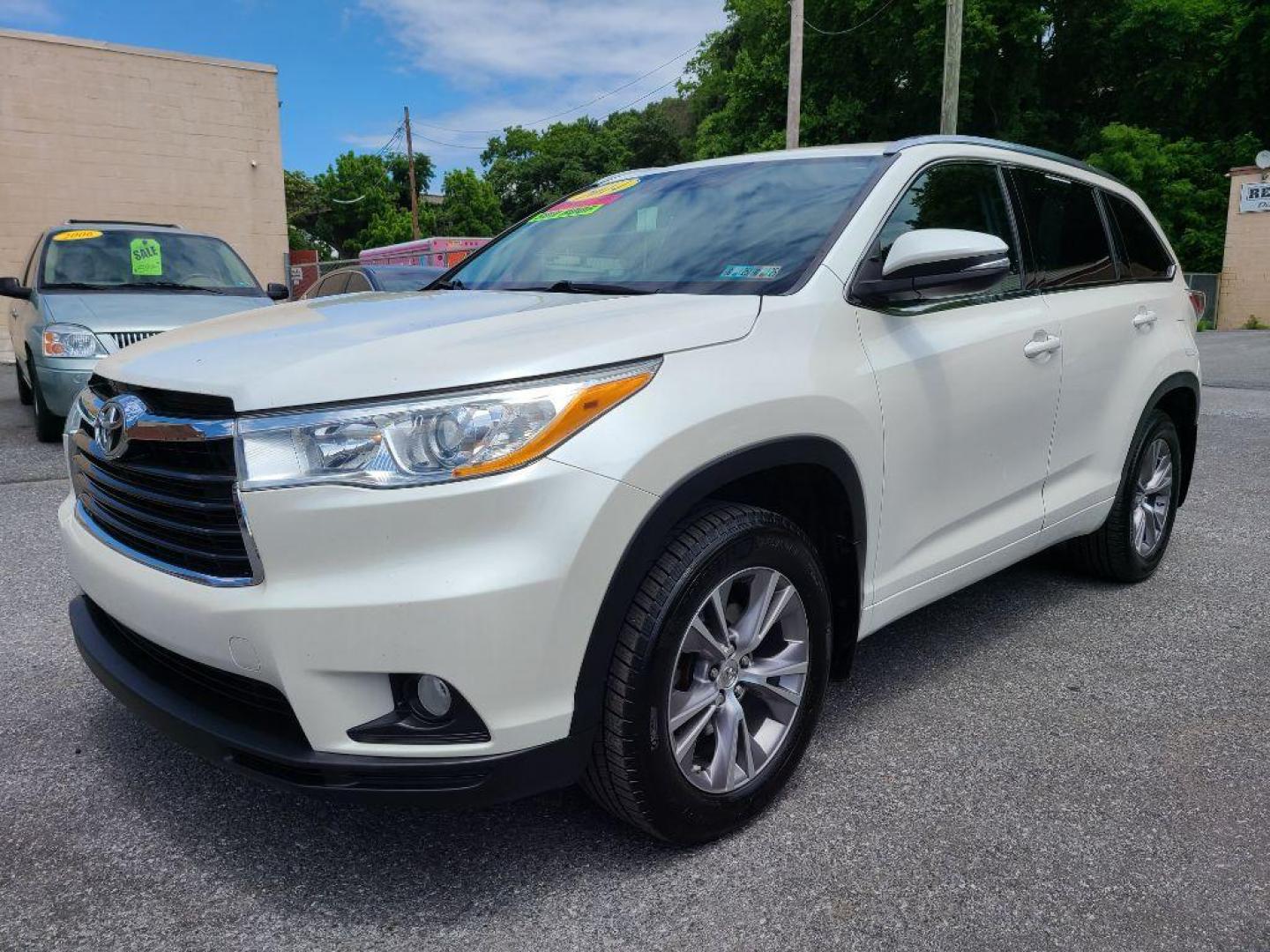 2014 WHITE TOYOTA HIGHLANDER XLE (5TDJKRFH2ES) with an 3.5L engine, Automatic transmission, located at 7981 Paxton Street, Harrisburg, PA, 17111, (717) 561-2926, 40.261490, -76.749229 - WE FINANCE!!! Good Credit/ Bad Credit/ No Credit - ALL Trade-Ins Welcomed!!! ***Guaranteed Credit Approval*** APPLY ONLINE or CALL us TODAY ;) Internet Prices and Marketplace Prices are SPECIAL discounted ***CASH DEALS*** Retail Prices are higher. Please call us to discuss your cash and finan - Photo#0