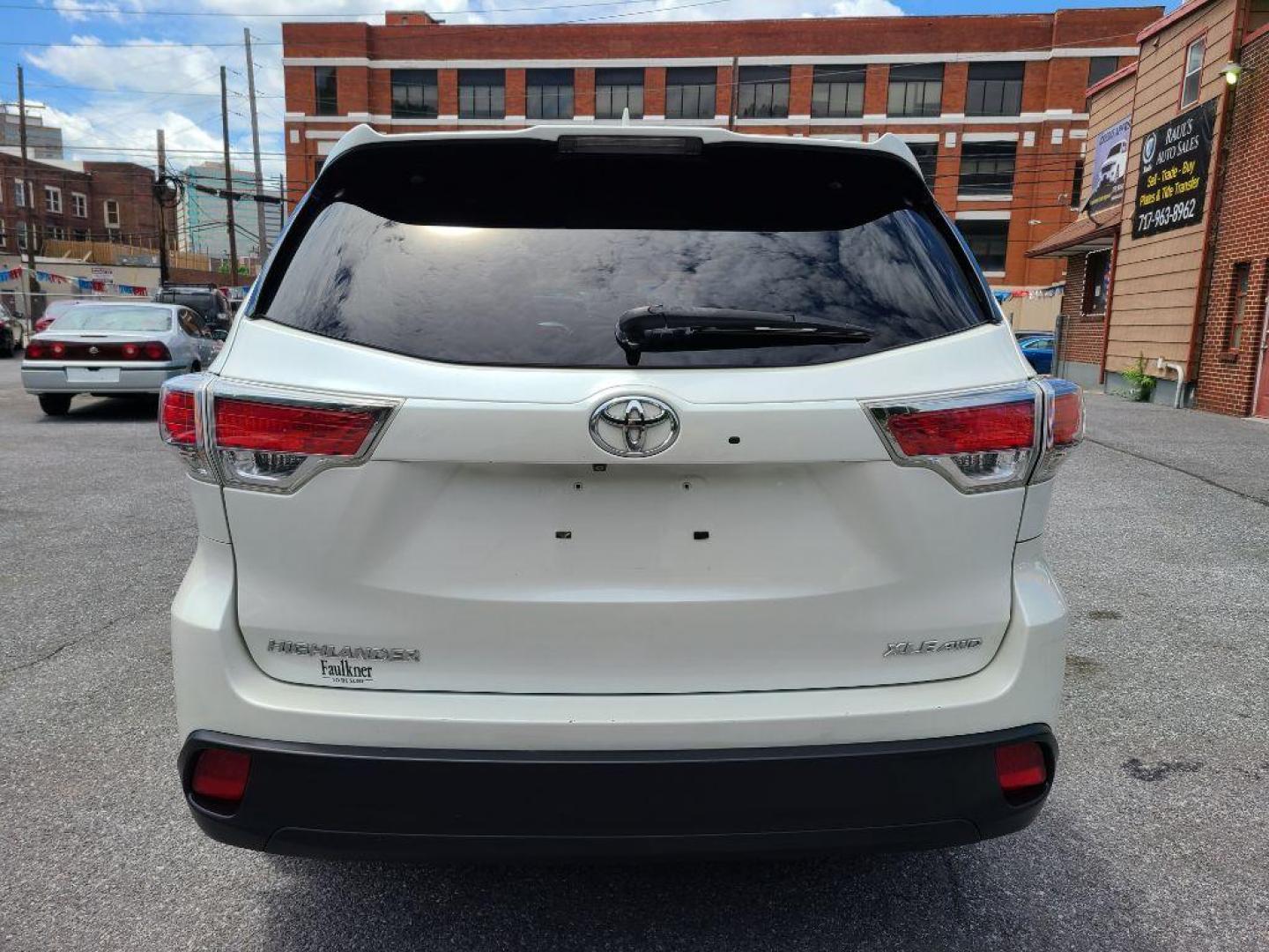 2014 WHITE TOYOTA HIGHLANDER XLE (5TDJKRFH2ES) with an 3.5L engine, Automatic transmission, located at 7981 Paxton Street, Harrisburg, PA, 17111, (717) 561-2926, 40.261490, -76.749229 - WE FINANCE!!! Good Credit/ Bad Credit/ No Credit - ALL Trade-Ins Welcomed!!! ***Guaranteed Credit Approval*** APPLY ONLINE or CALL us TODAY ;) Internet Prices and Marketplace Prices are SPECIAL discounted ***CASH DEALS*** Retail Prices are higher. Please call us to discuss your cash and finan - Photo#3