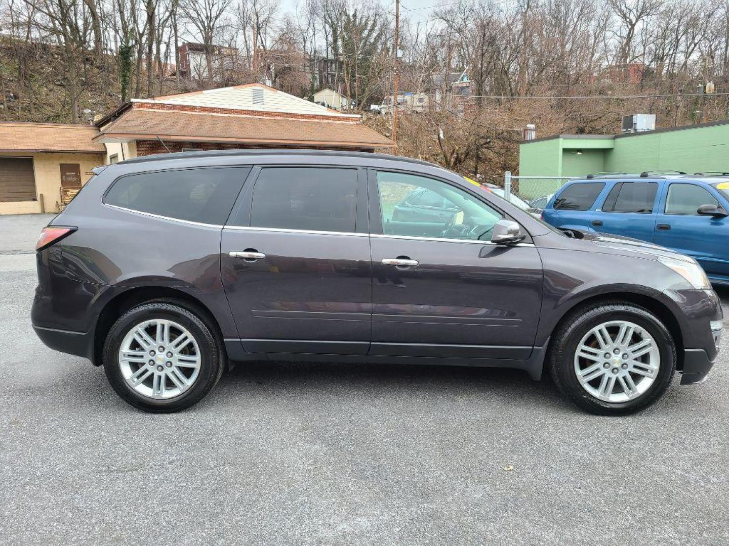 2015 GRAY CHEVROLET TRAVERSE LT (1GNKVGKD0FJ) with an 3.6L engine, Automatic transmission, located at 117 North Cameron Street, Harrisburg, PA, 17101, (717) 963-8962, 40.266762, -76.875259 - WE FINANCE!!! Good Credit/ Bad Credit/ No Credit - ALL Trade-Ins Welcomed!!! ***Guaranteed Credit Approval*** APPLY ONLINE or CALL us TODAY ;) Internet Prices and Marketplace Prices are SPECIAL discounted ***CASH DEALS*** Retail Prices are higher. Please call us to discuss your cash and finan - Photo#5