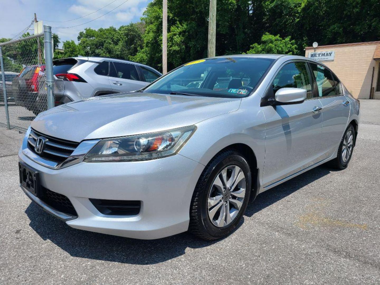 2015 SILVER HONDA ACCORD LX (1HGCR2F33FA) with an 2.4L engine, Continuously Variable transmission, located at 117 North Cameron Street, Harrisburg, PA, 17101, (717) 963-8962, 40.266762, -76.875259 - WE FINANCE!!! Good Credit/ Bad Credit/ No Credit - ALL Trade-Ins Welcomed!!! ***Guaranteed Credit Approval*** APPLY ONLINE or CALL us TODAY ;) Internet Prices and Marketplace Prices are SPECIAL discounted ***CASH DEALS*** Retail Prices are higher. Please call us to discuss your cash and finan - Photo#0