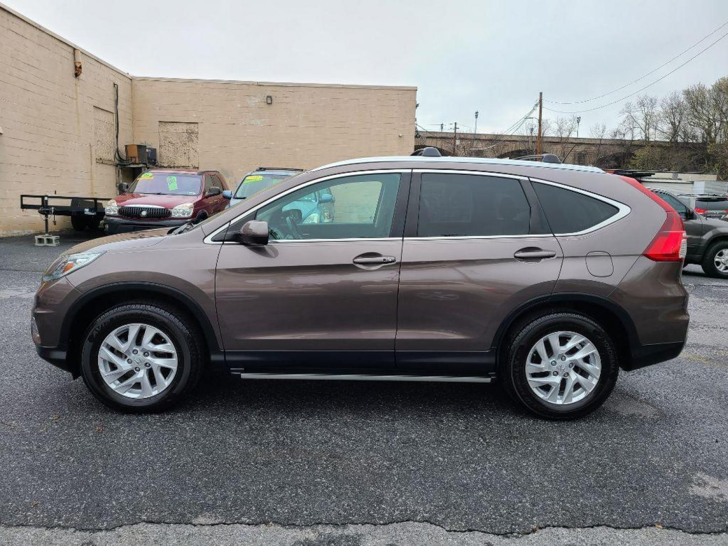 2015 GRAY HONDA CR-V EXL (2HKRM4H77FH) with an 2.4L engine, Continuously Variable transmission, located at 7981 Paxton Street, Harrisburg, PA, 17111, (717) 561-2926, 40.261490, -76.749229 - WE FINANCE!!! Good Credit/ Bad Credit/ No Credit - ALL Trade-Ins Welcomed!!! ***Guaranteed Credit Approval*** APPLY ONLINE or CALL us TODAY ;) Internet Prices and Marketplace Prices are SPECIAL discounted ***CASH DEALS*** Retail Prices are higher. Please call us to discuss your cash and finan - Photo#1