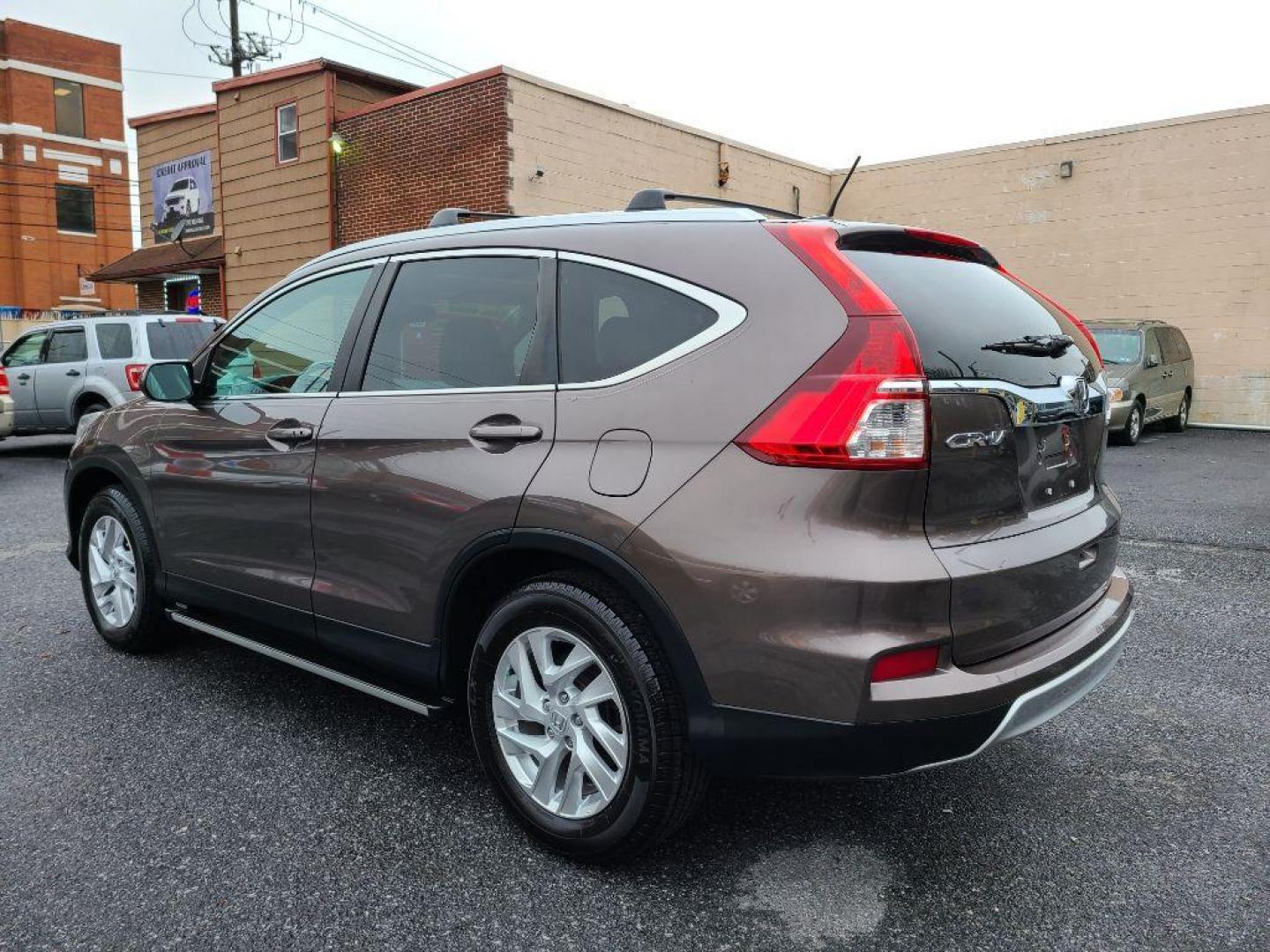 2015 GRAY HONDA CR-V EXL (2HKRM4H77FH) with an 2.4L engine, Continuously Variable transmission, located at 7981 Paxton Street, Harrisburg, PA, 17111, (717) 561-2926, 40.261490, -76.749229 - WE FINANCE!!! Good Credit/ Bad Credit/ No Credit - ALL Trade-Ins Welcomed!!! ***Guaranteed Credit Approval*** APPLY ONLINE or CALL us TODAY ;) Internet Prices and Marketplace Prices are SPECIAL discounted ***CASH DEALS*** Retail Prices are higher. Please call us to discuss your cash and finan - Photo#2