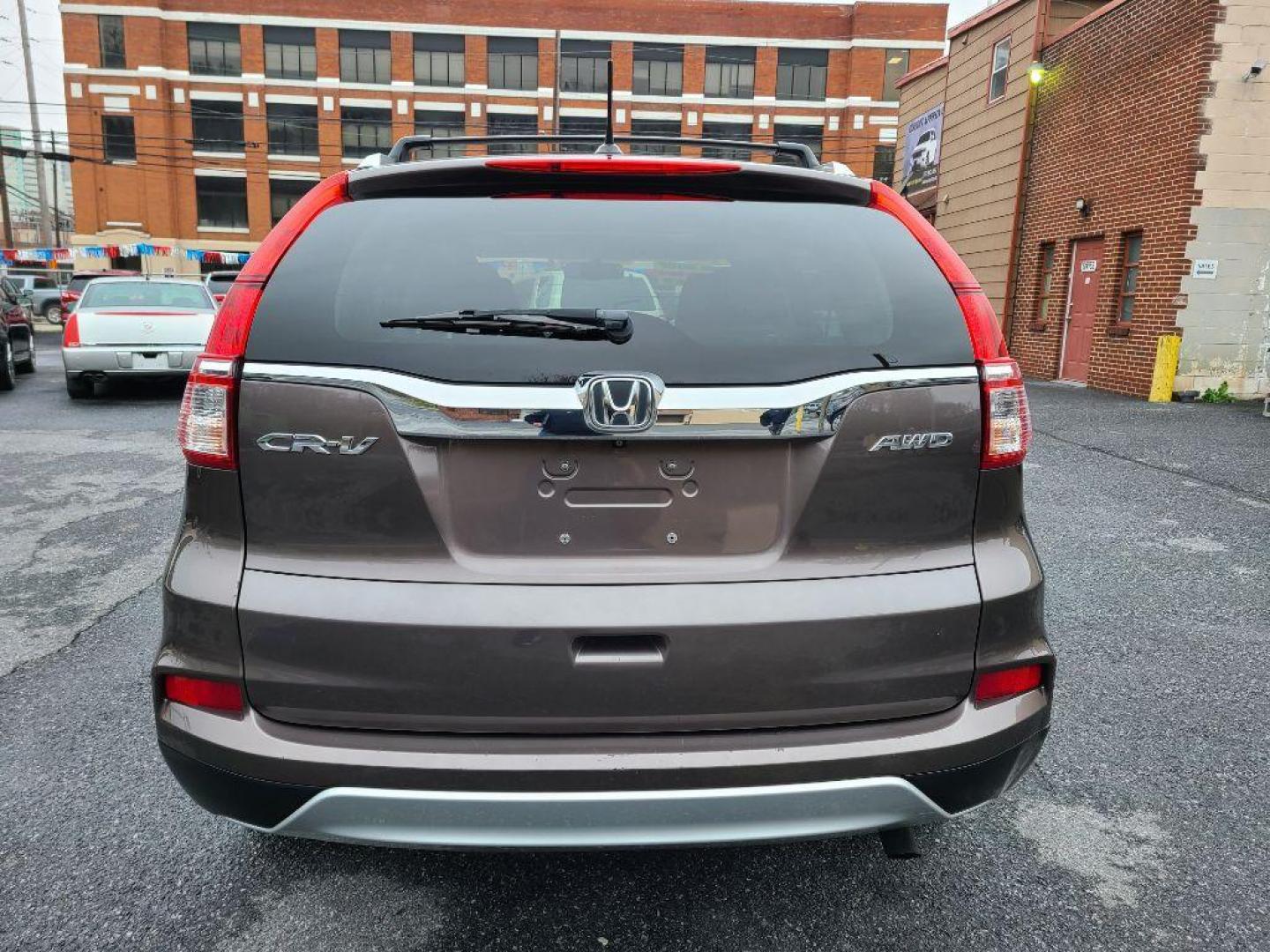 2015 GRAY HONDA CR-V EXL (2HKRM4H77FH) with an 2.4L engine, Continuously Variable transmission, located at 7981 Paxton Street, Harrisburg, PA, 17111, (717) 561-2926, 40.261490, -76.749229 - WE FINANCE!!! Good Credit/ Bad Credit/ No Credit - ALL Trade-Ins Welcomed!!! ***Guaranteed Credit Approval*** APPLY ONLINE or CALL us TODAY ;) Internet Prices and Marketplace Prices are SPECIAL discounted ***CASH DEALS*** Retail Prices are higher. Please call us to discuss your cash and finan - Photo#3