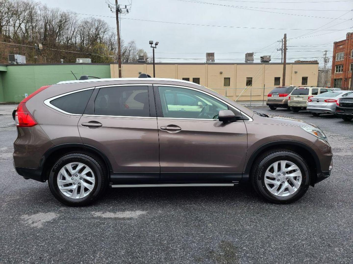 2015 GRAY HONDA CR-V EXL (2HKRM4H77FH) with an 2.4L engine, Continuously Variable transmission, located at 7981 Paxton Street, Harrisburg, PA, 17111, (717) 561-2926, 40.261490, -76.749229 - WE FINANCE!!! Good Credit/ Bad Credit/ No Credit - ALL Trade-Ins Welcomed!!! ***Guaranteed Credit Approval*** APPLY ONLINE or CALL us TODAY ;) Internet Prices and Marketplace Prices are SPECIAL discounted ***CASH DEALS*** Retail Prices are higher. Please call us to discuss your cash and finan - Photo#5