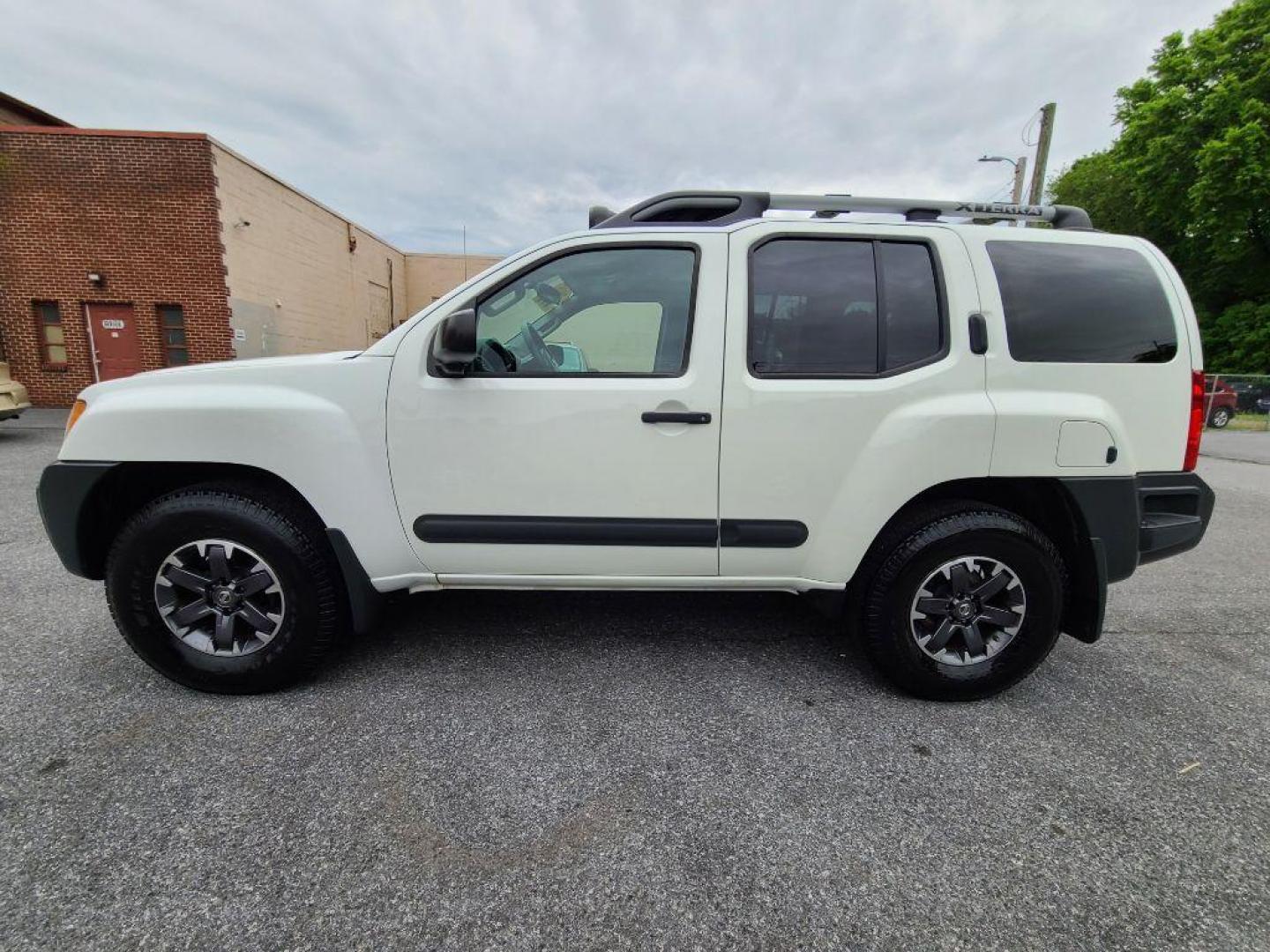 2015 WHITE NISSAN XTERRA PRO 4X (5N1AN0NW0FN) with an 4.0L engine, Automatic transmission, located at 7981 Paxton Street, Harrisburg, PA, 17111, (717) 561-2926, 40.261490, -76.749229 - WE FINANCE!!! Good Credit/ Bad Credit/ No Credit - ALL Trade-Ins Welcomed!!! ***Guaranteed Credit Approval*** APPLY ONLINE or CALL us TODAY ;) Internet Prices and Marketplace Prices are SPECIAL discounted ***CASH DEALS*** Retail Prices are higher. Please call us to discuss your cash and finan - Photo#1