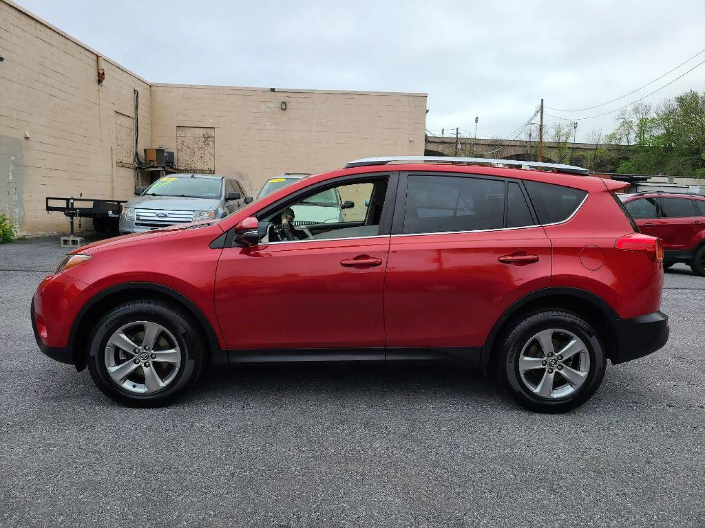 2015 RED TOYOTA RAV4 XLE (JTMRFREV2FD) with an 2.5L engine, Automatic transmission, located at 117 North Cameron Street, Harrisburg, PA, 17101, (717) 963-8962, 40.266762, -76.875259 - WE FINANCE!!! Good Credit/ Bad Credit/ No Credit - ALL Trade-Ins Welcomed!!! ***Guaranteed Credit Approval*** APPLY ONLINE or CALL us TODAY ;) Internet Prices and Marketplace Prices are SPECIAL discounted ***CASH DEALS*** Retail Prices are higher. Please call us to discuss your cash and finan - Photo#1