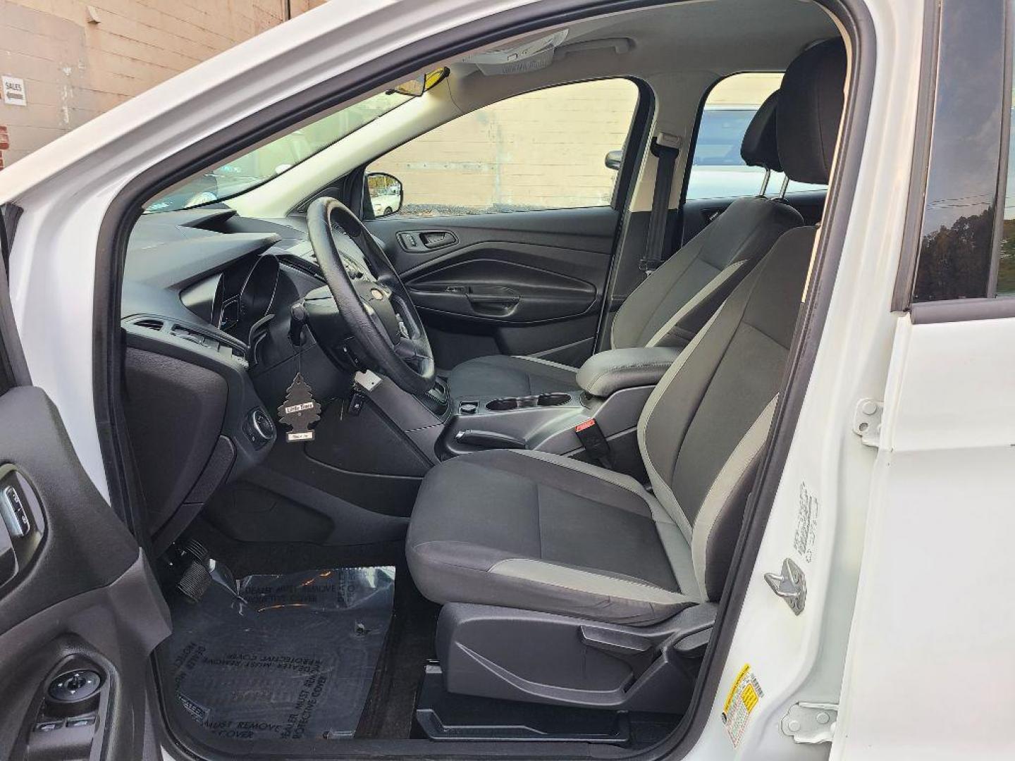 2016 WHITE FORD ESCAPE S (1FMCU0F78GU) with an 2.5L engine, Automatic transmission, located at 117 North Cameron Street, Harrisburg, PA, 17101, (717) 963-8962, 40.266762, -76.875259 - WE FINANCE!!! Good Credit/ Bad Credit/ No Credit - ALL Trade-Ins Welcomed!!! ***Guaranteed Credit Approval*** APPLY ONLINE or CALL us TODAY ;) Internet Prices and Marketplace Prices are SPECIAL discounted ***CASH DEALS*** Retail Prices are higher. Please call us to discuss your cash and finan - Photo#13