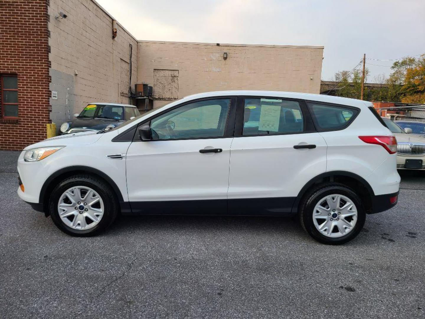 2016 WHITE FORD ESCAPE S (1FMCU0F78GU) with an 2.5L engine, Automatic transmission, located at 117 North Cameron Street, Harrisburg, PA, 17101, (717) 963-8962, 40.266762, -76.875259 - WE FINANCE!!! Good Credit/ Bad Credit/ No Credit - ALL Trade-Ins Welcomed!!! ***Guaranteed Credit Approval*** APPLY ONLINE or CALL us TODAY ;) Internet Prices and Marketplace Prices are SPECIAL discounted ***CASH DEALS*** Retail Prices are higher. Please call us to discuss your cash and finan - Photo#1