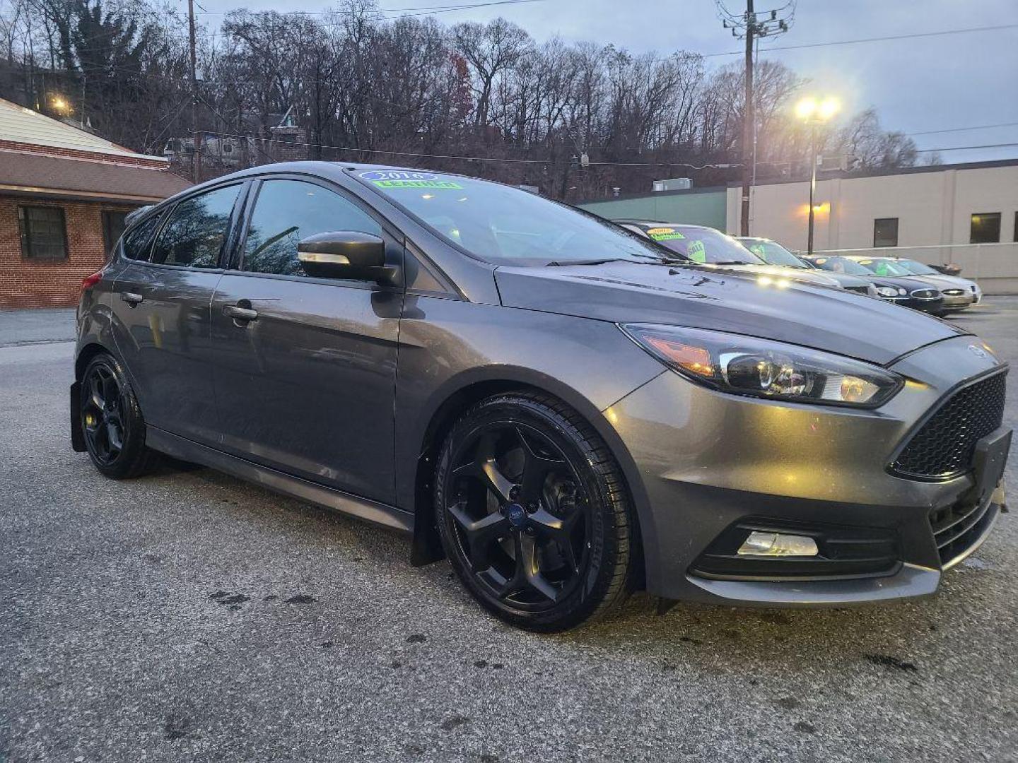 2016 GRAY FORD FOCUS ST (1FADP3L90GL) with an 2.0L engine, 6-Speed Manual transmission, located at 117 North Cameron Street, Harrisburg, PA, 17101, (717) 963-8962, 40.266762, -76.875259 - WE FINANCE!!! Good Credit/ Bad Credit/ No Credit - ALL Trade-Ins Welcomed!!! ***Guaranteed Credit Approval*** APPLY ONLINE or CALL us TODAY ;) Internet Prices and Marketplace Prices are SPECIAL discounted ***CASH DEALS*** Retail Prices are higher. Please call us to discuss your cash and finan - Photo#6