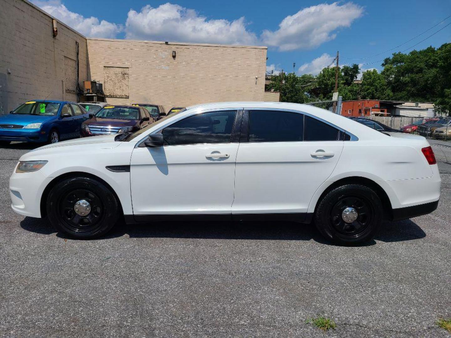 2016 WHITE FORD TAURUS POLICE INTERCEPTOR (1FAHP2MK4GG) with an 3.7L engine, Automatic transmission, located at 117 North Cameron Street, Harrisburg, PA, 17101, (717) 963-8962, 40.266762, -76.875259 - WE FINANCE!!! Good Credit/ Bad Credit/ No Credit - ALL Trade-Ins Welcomed!!! ***Guaranteed Credit Approval*** APPLY ONLINE or CALL us TODAY ;) Internet Prices and Marketplace Prices are SPECIAL discounted ***CASH DEALS*** Retail Prices are higher. Please call us to discuss your cash and finan - Photo#1