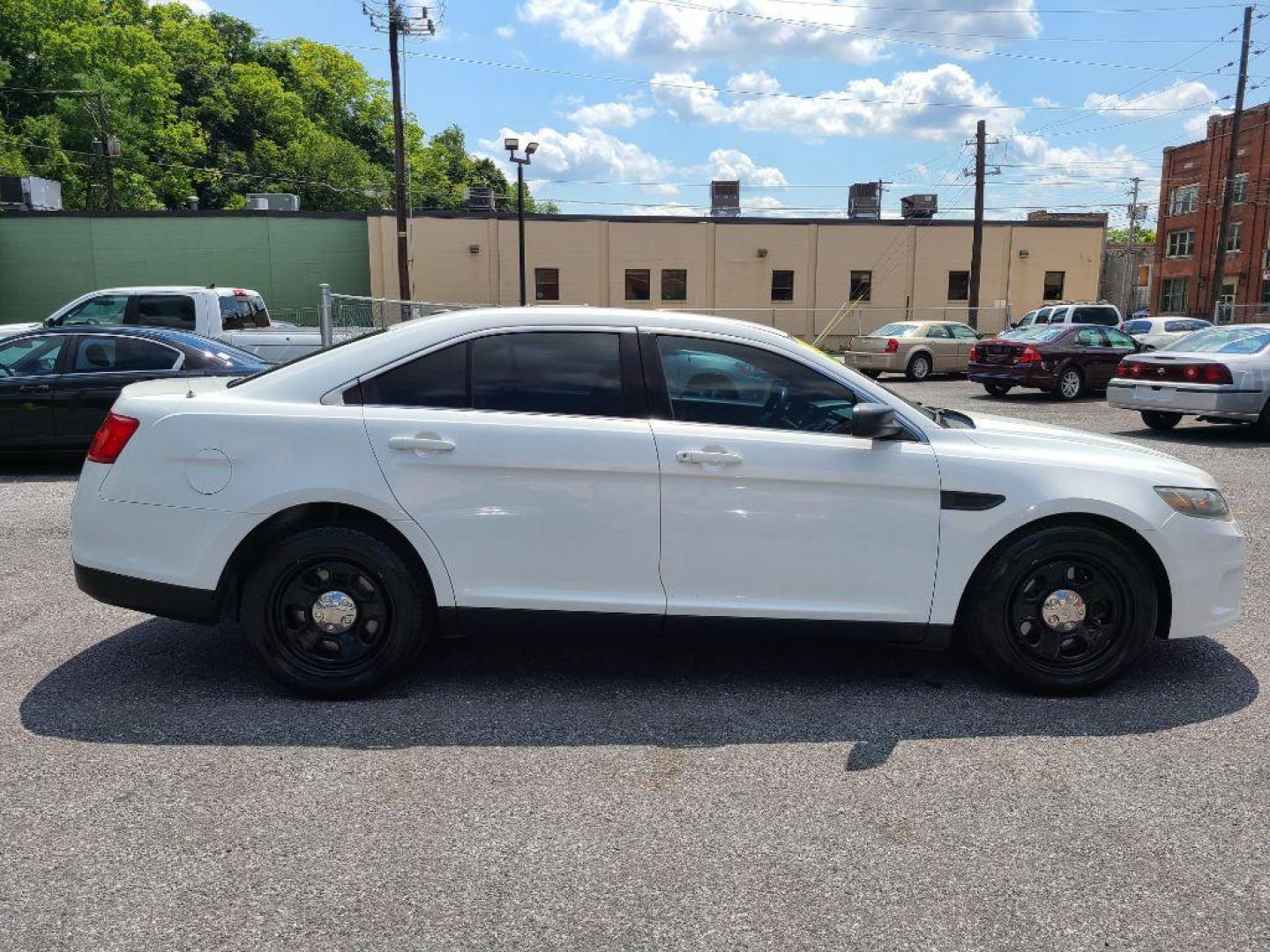 2016 WHITE FORD TAURUS POLICE INTERCEPTOR (1FAHP2MK4GG) with an 3.7L engine, Automatic transmission, located at 117 North Cameron Street, Harrisburg, PA, 17101, (717) 963-8962, 40.266762, -76.875259 - WE FINANCE!!! Good Credit/ Bad Credit/ No Credit - ALL Trade-Ins Welcomed!!! ***Guaranteed Credit Approval*** APPLY ONLINE or CALL us TODAY ;) Internet Prices and Marketplace Prices are SPECIAL discounted ***CASH DEALS*** Retail Prices are higher. Please call us to discuss your cash and finan - Photo#5