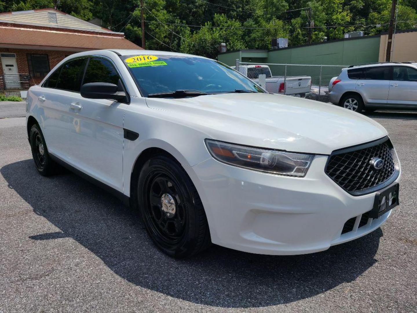 2016 WHITE FORD TAURUS POLICE INTERCEPTOR (1FAHP2MK4GG) with an 3.7L engine, Automatic transmission, located at 117 North Cameron Street, Harrisburg, PA, 17101, (717) 963-8962, 40.266762, -76.875259 - WE FINANCE!!! Good Credit/ Bad Credit/ No Credit - ALL Trade-Ins Welcomed!!! ***Guaranteed Credit Approval*** APPLY ONLINE or CALL us TODAY ;) Internet Prices and Marketplace Prices are SPECIAL discounted ***CASH DEALS*** Retail Prices are higher. Please call us to discuss your cash and finan - Photo#6