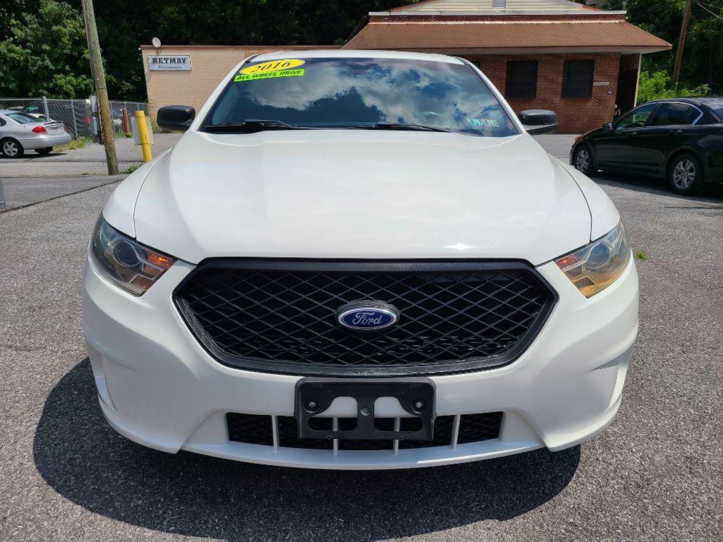 2016 WHITE FORD TAURUS POLICE INTERCEPTOR (1FAHP2MK4GG) with an 3.7L engine, Automatic transmission, located at 117 North Cameron Street, Harrisburg, PA, 17101, (717) 963-8962, 40.266762, -76.875259 - WE FINANCE!!! Good Credit/ Bad Credit/ No Credit - ALL Trade-Ins Welcomed!!! ***Guaranteed Credit Approval*** APPLY ONLINE or CALL us TODAY ;) Internet Prices and Marketplace Prices are SPECIAL discounted ***CASH DEALS*** Retail Prices are higher. Please call us to discuss your cash and finan - Photo#7