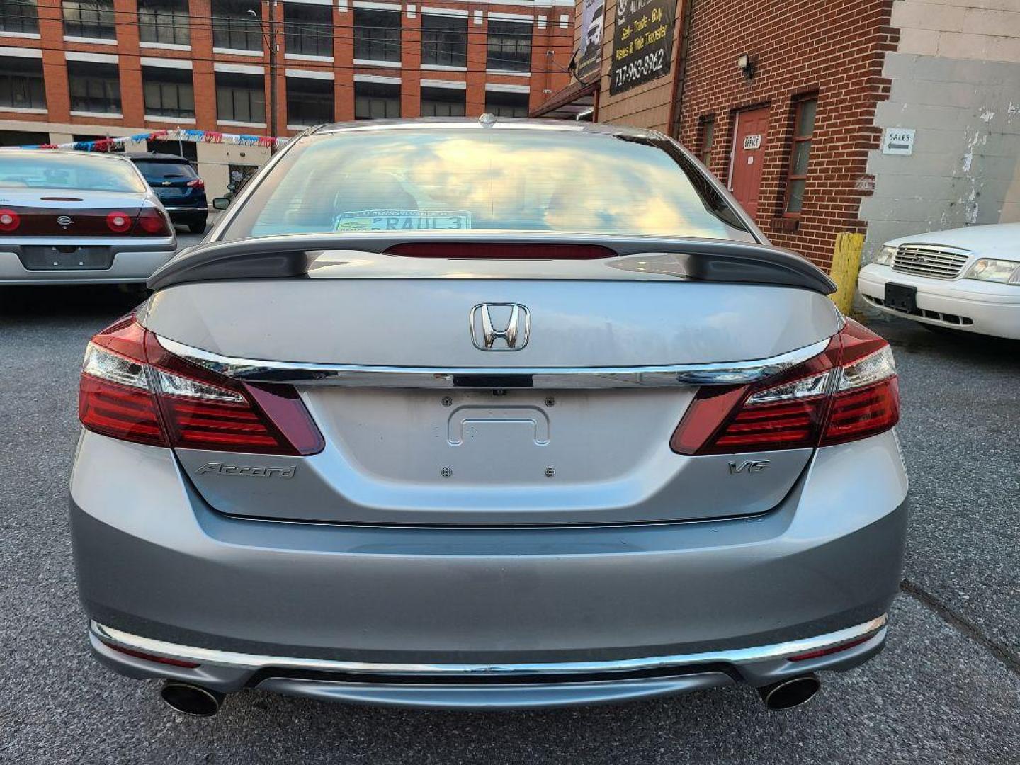 2016 SILVER HONDA ACCORD EXL (1HGCR3F89GA) with an 3.5L engine, Automatic transmission, located at 7981 Paxton Street, Harrisburg, PA, 17111, (717) 561-2926, 40.261490, -76.749229 - WE FINANCE!!! Good Credit/ Bad Credit/ No Credit - ALL Trade-Ins Welcomed!!! ***Guaranteed Credit Approval*** APPLY ONLINE or CALL us TODAY ;) Internet Prices and Marketplace Prices are SPECIAL discounted ***CASH DEALS*** Retail Prices are higher. Please call us to discuss your cash and finan - Photo#3