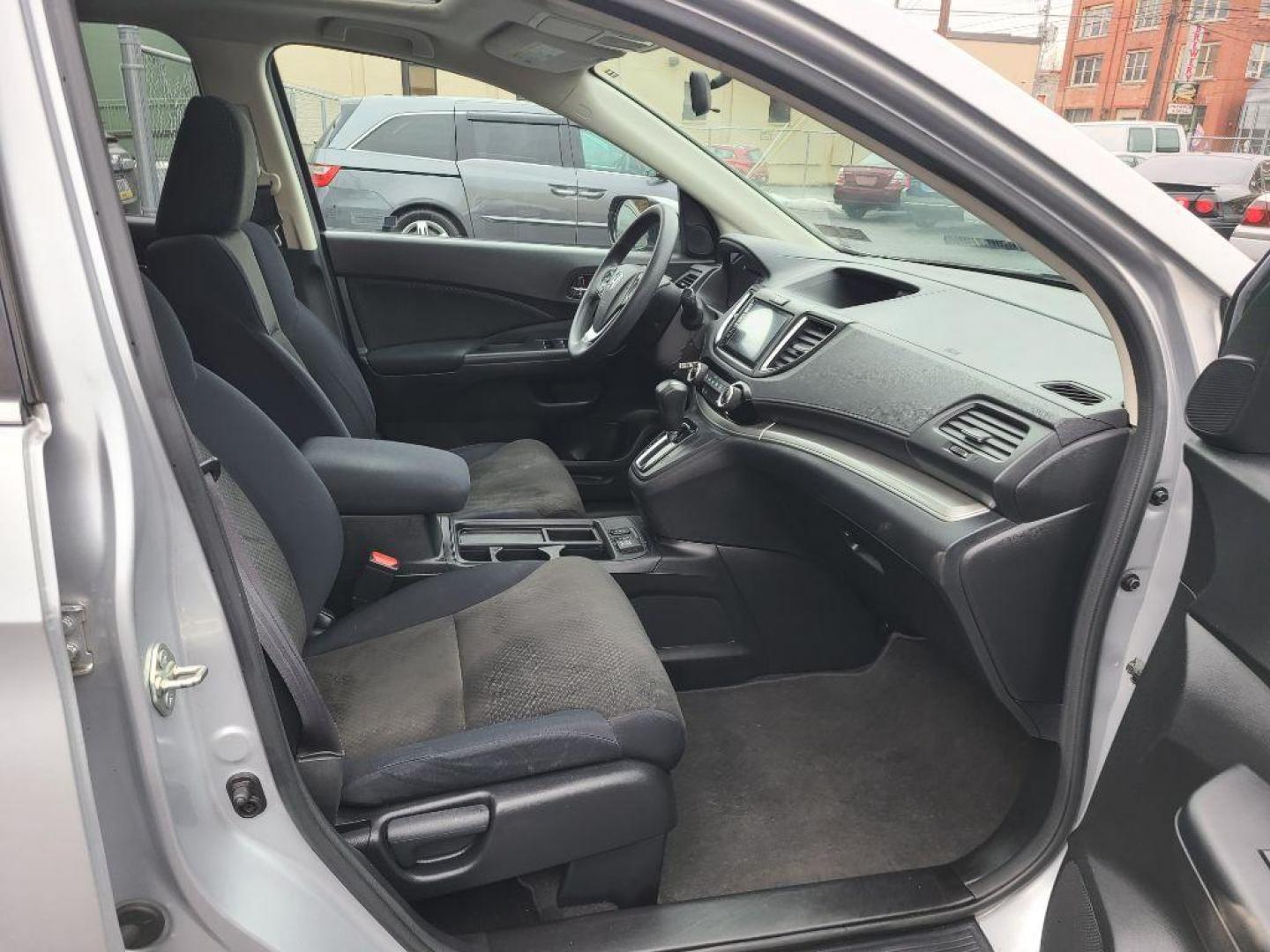 2016 SILVER HONDA CR-V EX (2HKRM4H55GH) with an 2.4L engine, Continuously Variable transmission, located at 117 North Cameron Street, Harrisburg, PA, 17101, (717) 963-8962, 40.266762, -76.875259 - WE FINANCE!!! Good Credit/ Bad Credit/ No Credit - ALL Trade-Ins Welcomed!!! ***Guaranteed Credit Approval*** APPLY ONLINE or CALL us TODAY ;) Internet Prices and Marketplace Prices are SPECIAL discounted ***CASH DEALS*** Retail Prices are higher. Please call us to discuss your cash and finan - Photo#9