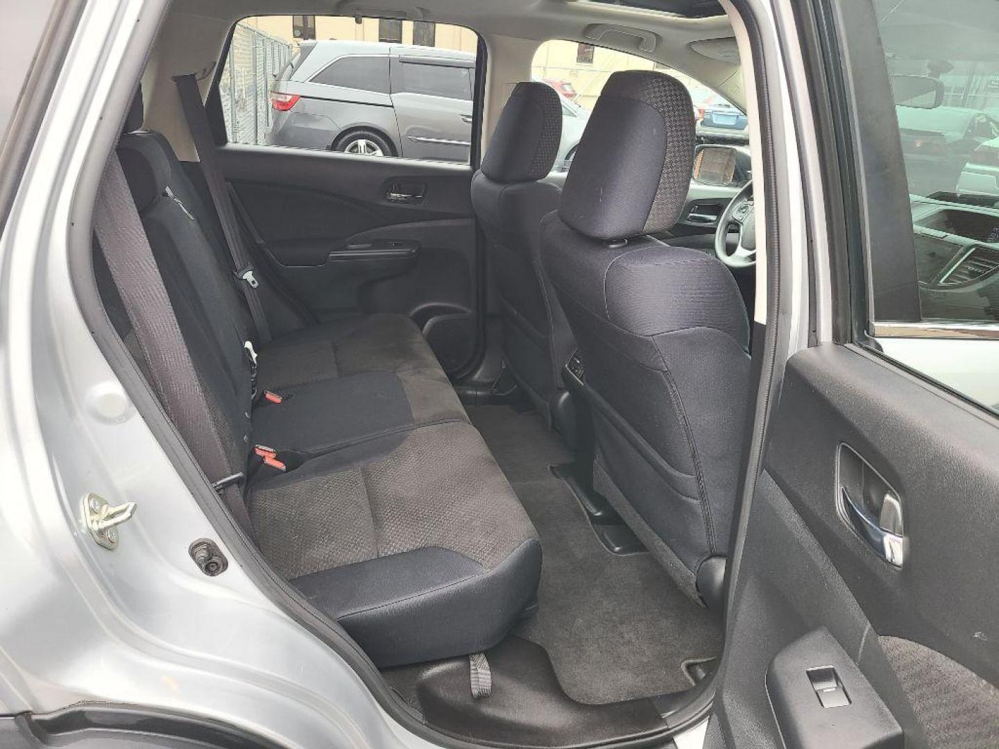 2016 SILVER HONDA CR-V EX (2HKRM4H55GH) with an 2.4L engine, Continuously Variable transmission, located at 117 North Cameron Street, Harrisburg, PA, 17101, (717) 963-8962, 40.266762, -76.875259 - WE FINANCE!!! Good Credit/ Bad Credit/ No Credit - ALL Trade-Ins Welcomed!!! ***Guaranteed Credit Approval*** APPLY ONLINE or CALL us TODAY ;) Internet Prices and Marketplace Prices are SPECIAL discounted ***CASH DEALS*** Retail Prices are higher. Please call us to discuss your cash and finan - Photo#11