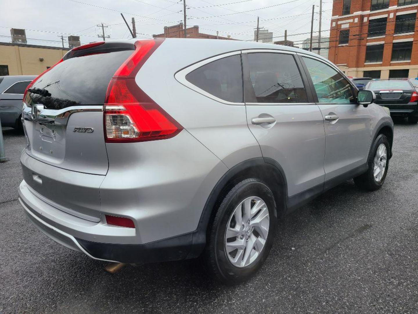 2016 SILVER HONDA CR-V EX (2HKRM4H55GH) with an 2.4L engine, Continuously Variable transmission, located at 117 North Cameron Street, Harrisburg, PA, 17101, (717) 963-8962, 40.266762, -76.875259 - WE FINANCE!!! Good Credit/ Bad Credit/ No Credit - ALL Trade-Ins Welcomed!!! ***Guaranteed Credit Approval*** APPLY ONLINE or CALL us TODAY ;) Internet Prices and Marketplace Prices are SPECIAL discounted ***CASH DEALS*** Retail Prices are higher. Please call us to discuss your cash and finan - Photo#4