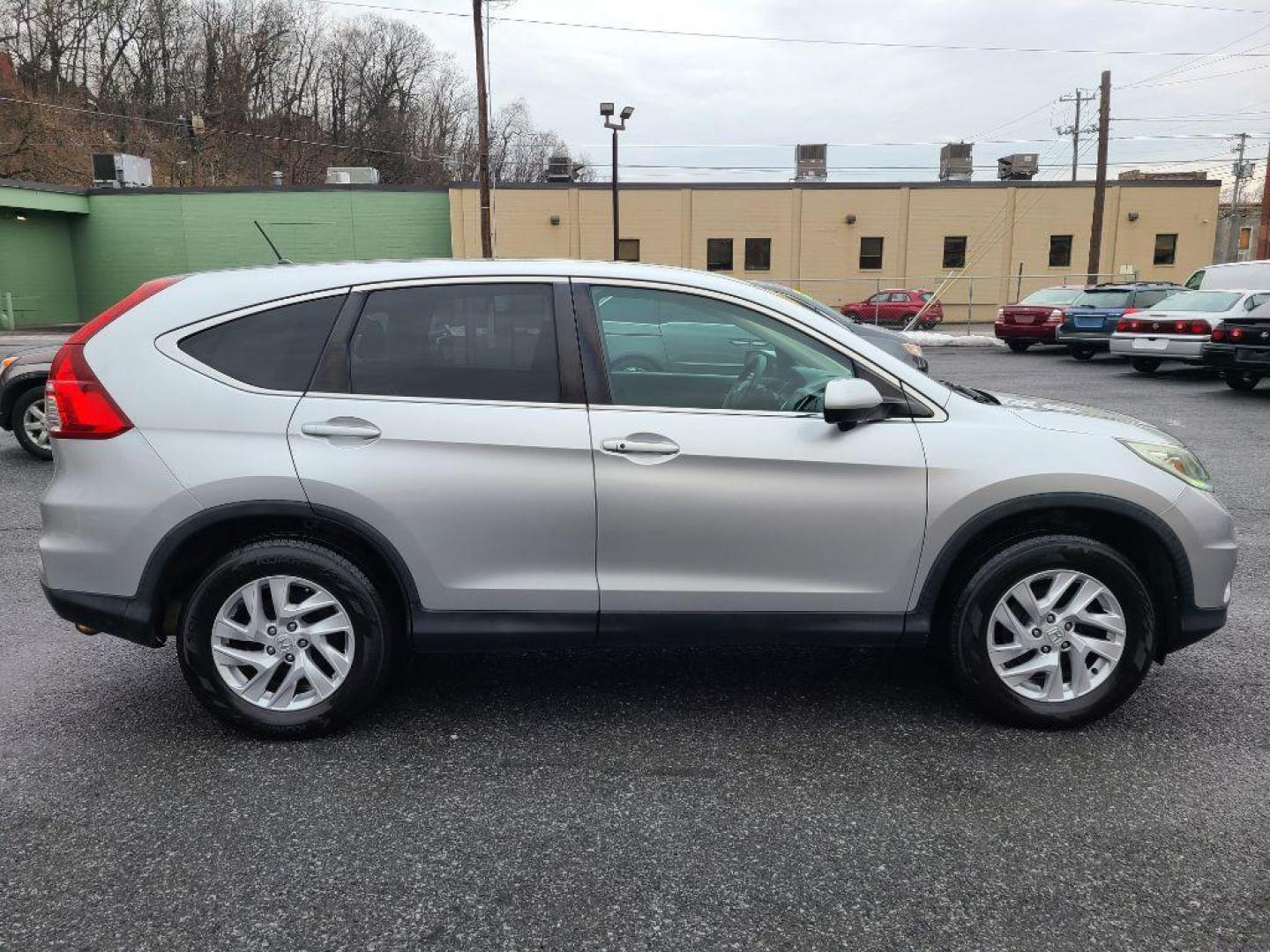 2016 SILVER HONDA CR-V EX (2HKRM4H55GH) with an 2.4L engine, Continuously Variable transmission, located at 117 North Cameron Street, Harrisburg, PA, 17101, (717) 963-8962, 40.266762, -76.875259 - WE FINANCE!!! Good Credit/ Bad Credit/ No Credit - ALL Trade-Ins Welcomed!!! ***Guaranteed Credit Approval*** APPLY ONLINE or CALL us TODAY ;) Internet Prices and Marketplace Prices are SPECIAL discounted ***CASH DEALS*** Retail Prices are higher. Please call us to discuss your cash and finan - Photo#5