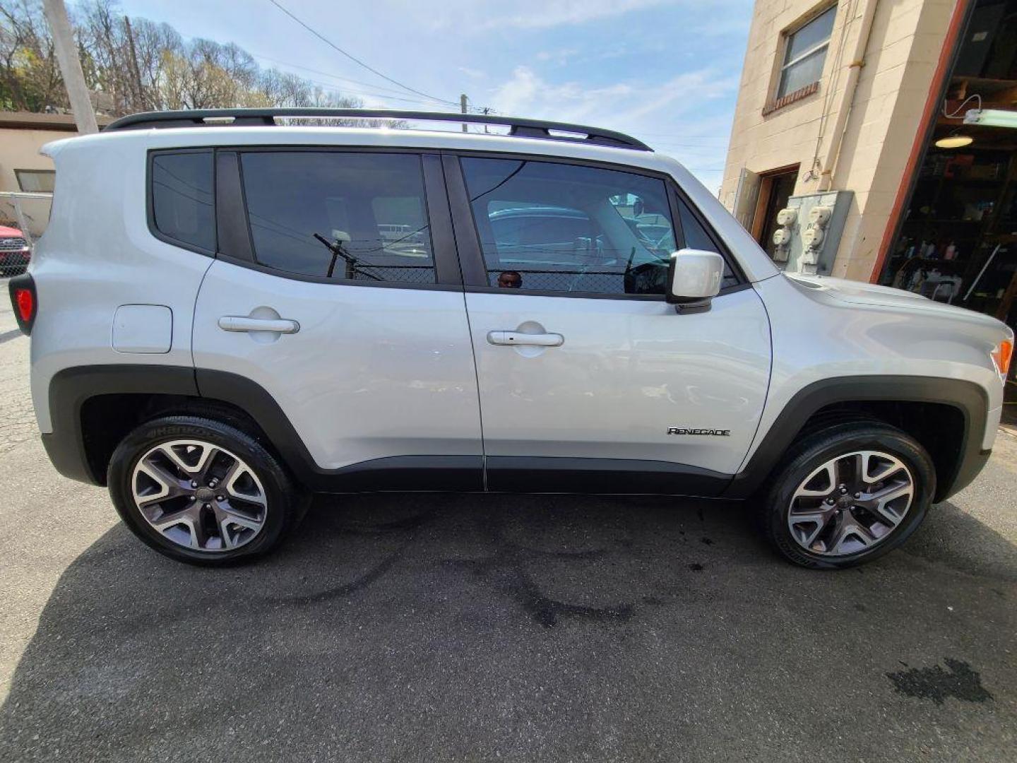 2016 SILVER JEEP RENEGADE LATITUDE (ZACCJBBT8GP) with an 2.4L engine, Automatic transmission, located at 7981 Paxton Street, Harrisburg, PA, 17111, (717) 561-2926, 40.261490, -76.749229 - WE FINANCE!!! Good Credit/ Bad Credit/ No Credit - ALL Trade-Ins Welcomed!!! ***Guaranteed Credit Approval*** APPLY ONLINE or CALL us TODAY ;) Internet Prices and Marketplace Prices are SPECIAL discounted ***CASH DEALS*** Retail Prices are higher. Please call us to discuss your cash and finan - Photo#5