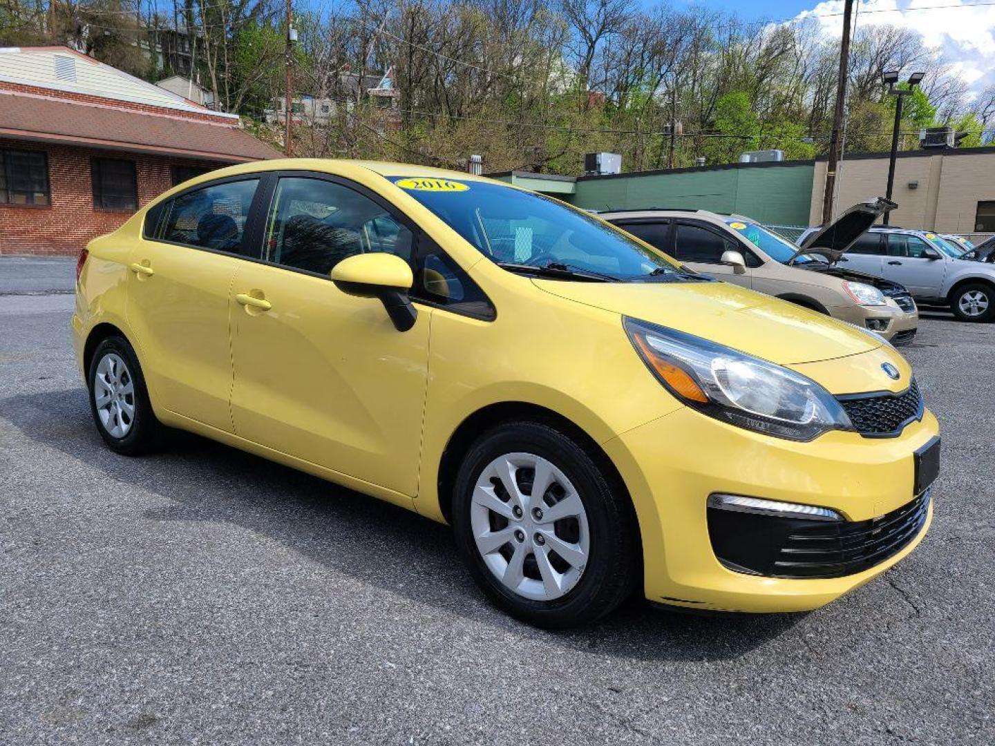 2016 YELLOW KIA RIO LX (KNADM4A32G6) with an 1.6L engine, 6-Speed Manual transmission, located at 117 North Cameron Street, Harrisburg, PA, 17101, (717) 963-8962, 40.266762, -76.875259 - WE FINANCE!!! Good Credit/ Bad Credit/ No Credit - ALL Trade-Ins Welcomed!!! ***Guaranteed Credit Approval*** APPLY ONLINE or CALL us TODAY ;) Internet Prices and Marketplace Prices are SPECIAL discounted ***CASH DEALS*** Retail Prices are higher. Please call us to discuss your cash and finan - Photo#6